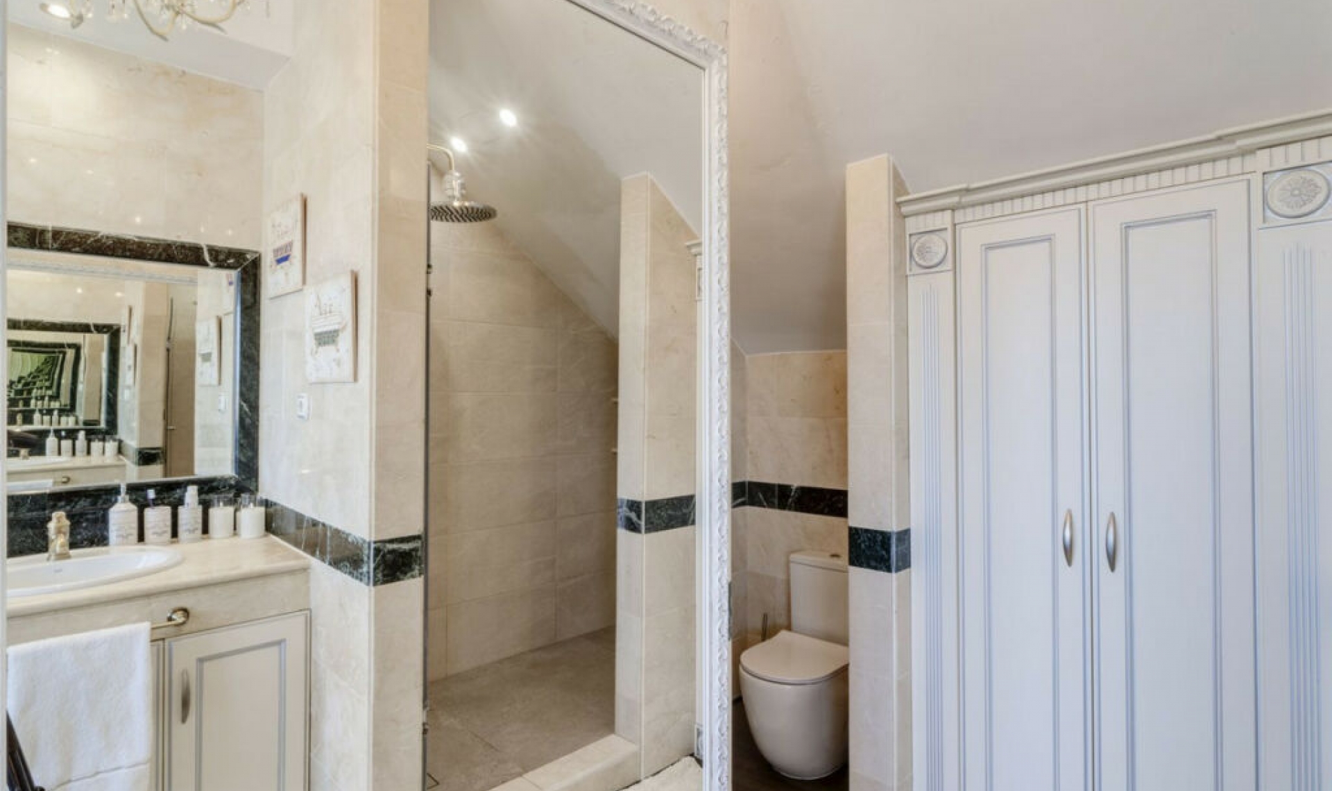 Resale - Apartment -
Bahía de Marbella