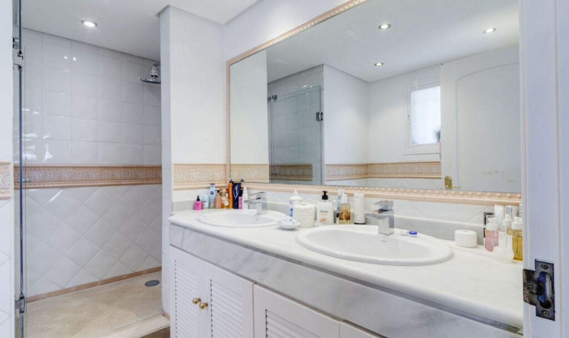 Resale - Apartment -
Bahía de Marbella