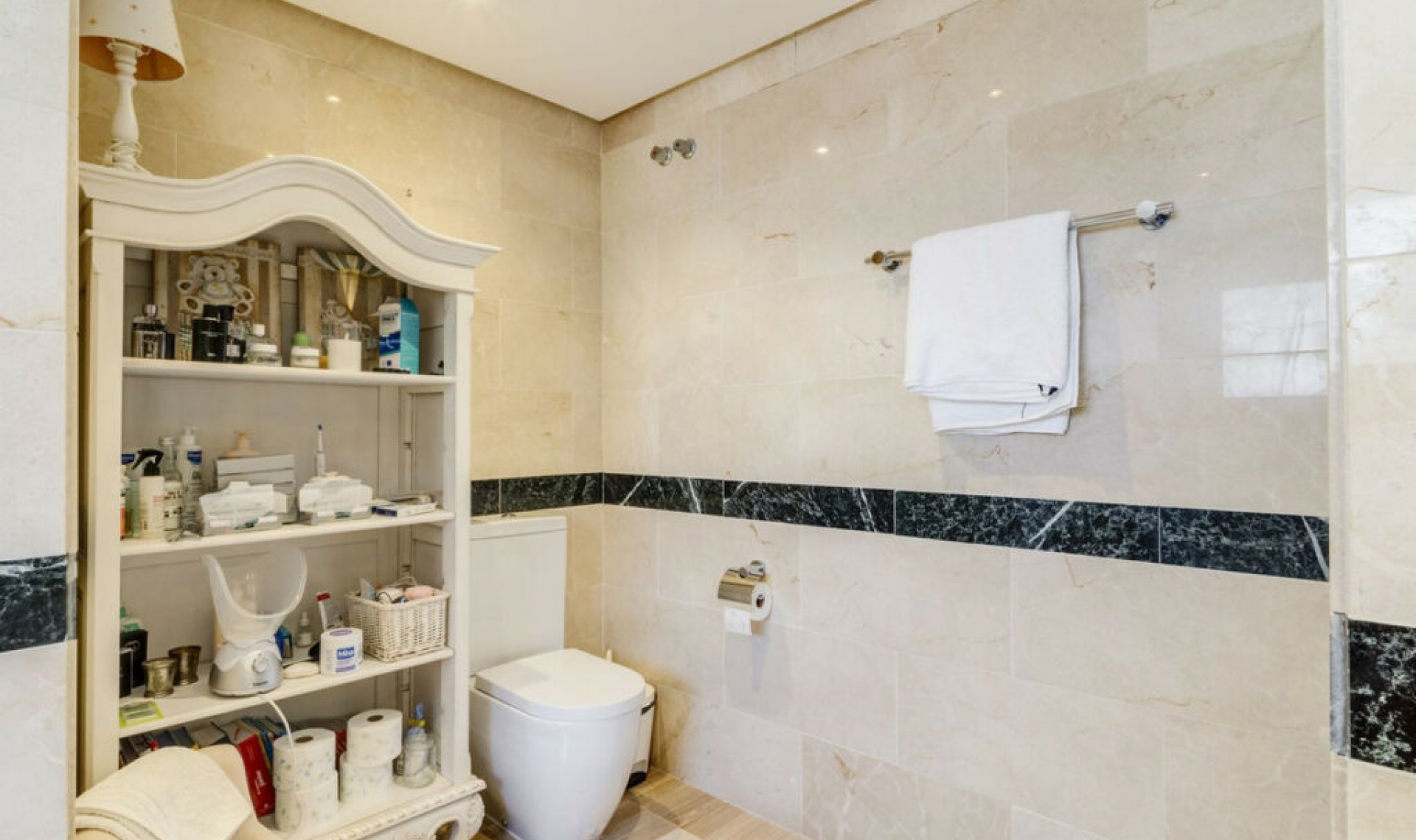 Resale - Apartment -
Bahía de Marbella