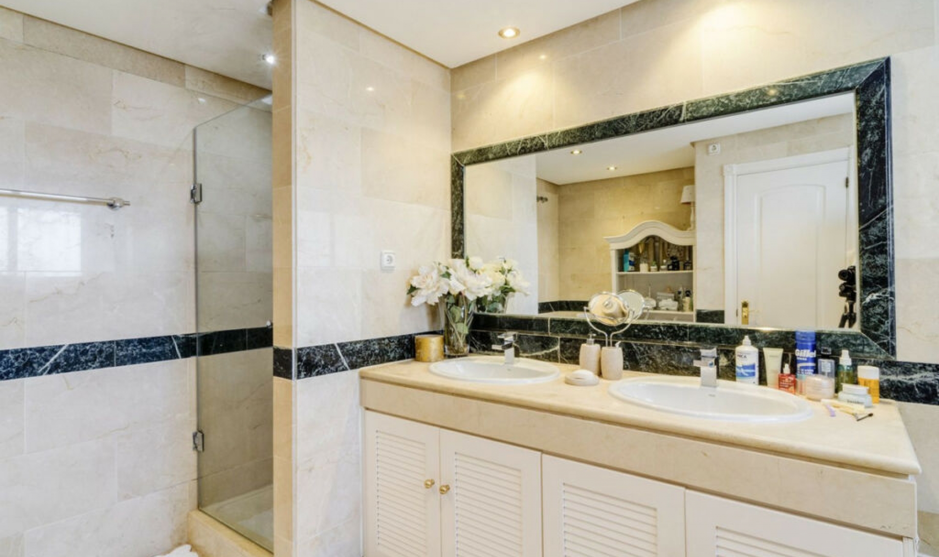 Resale - Apartment -
Bahía de Marbella