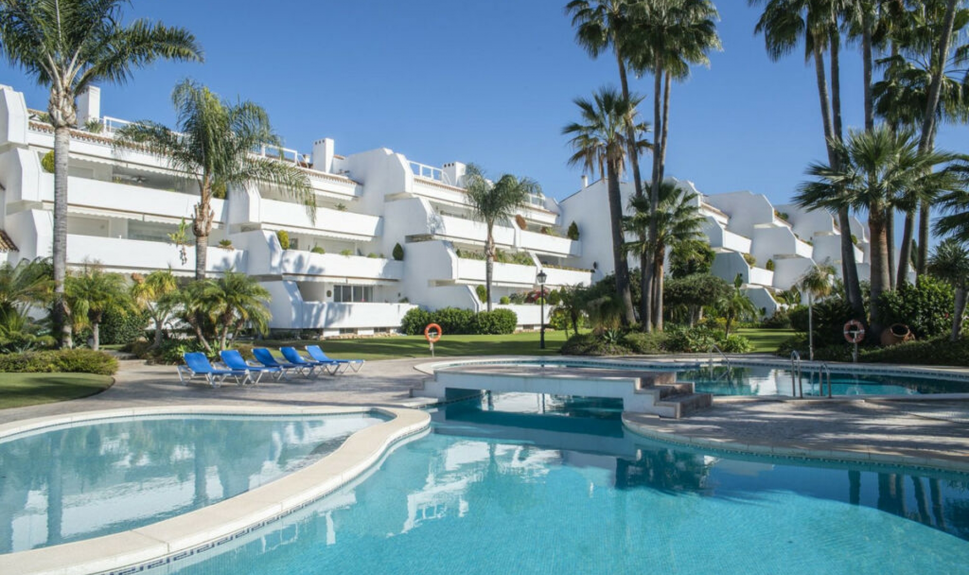 Resale - Apartment -
Bahía de Marbella