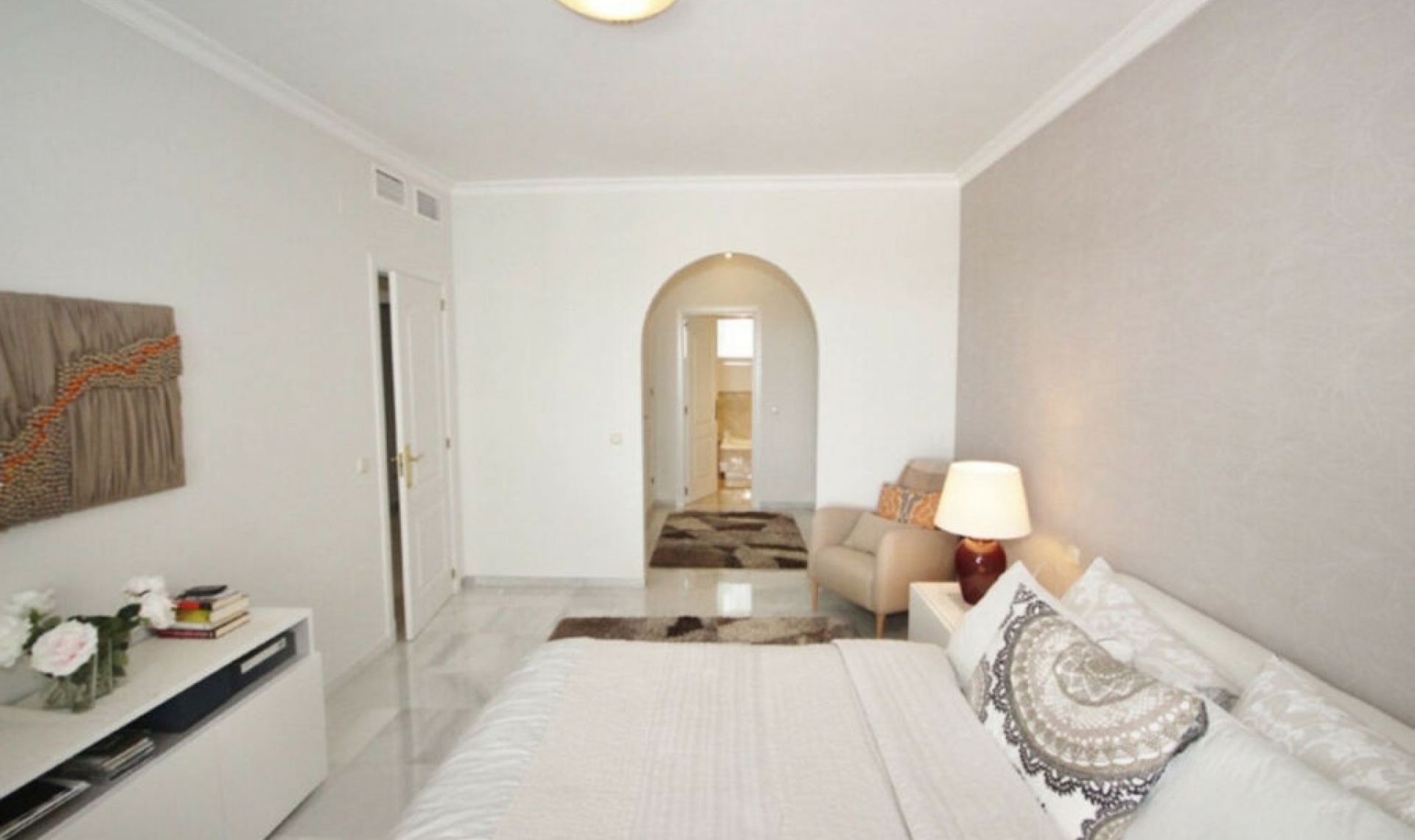 Resale - Apartment -
Bahía de Marbella