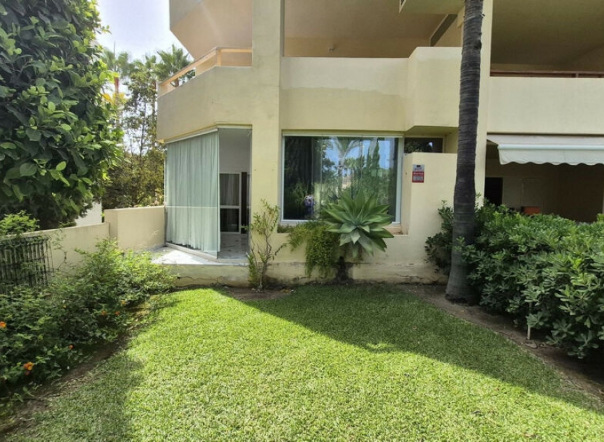 Resale - Apartment -
Bahía de Marbella