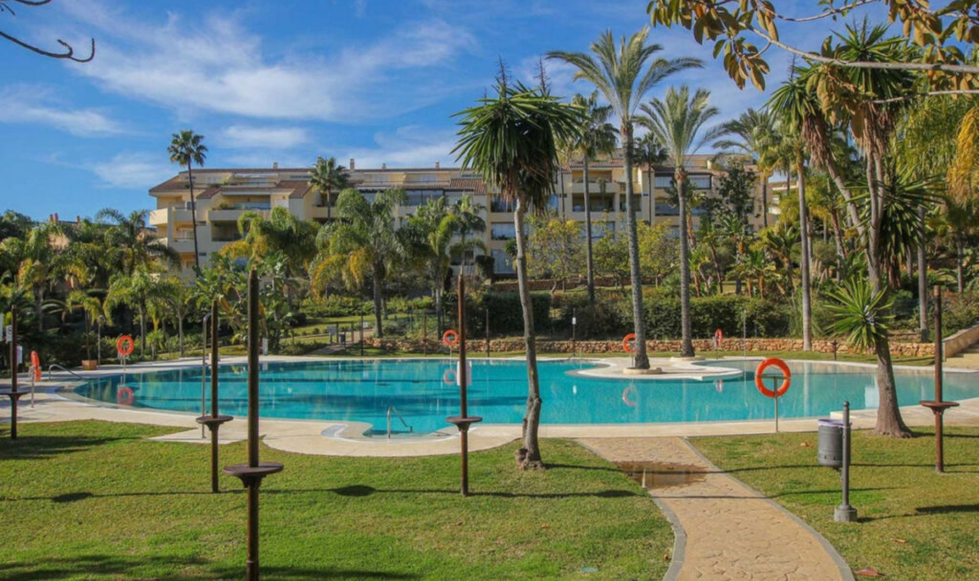 Resale - Apartment -
Bahía de Marbella