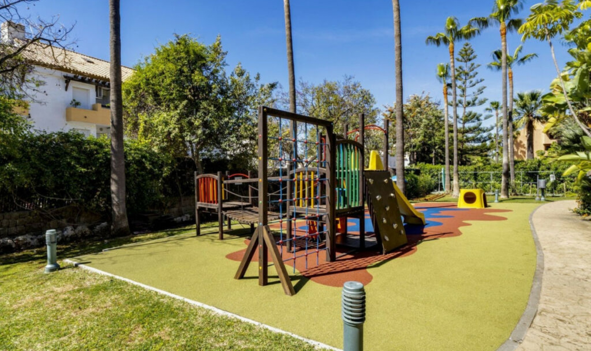 Resale - Apartment -
Bahía de Marbella