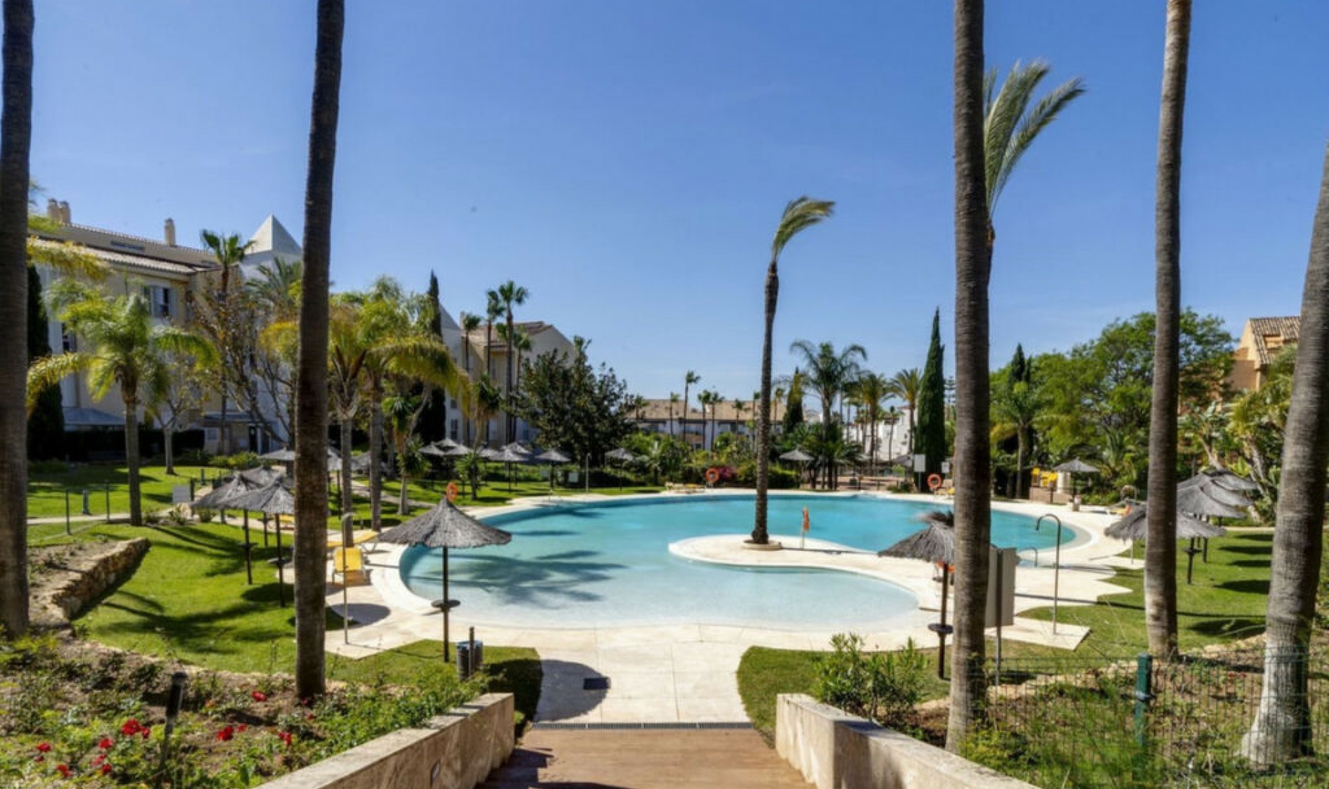 Resale - Apartment -
Bahía de Marbella