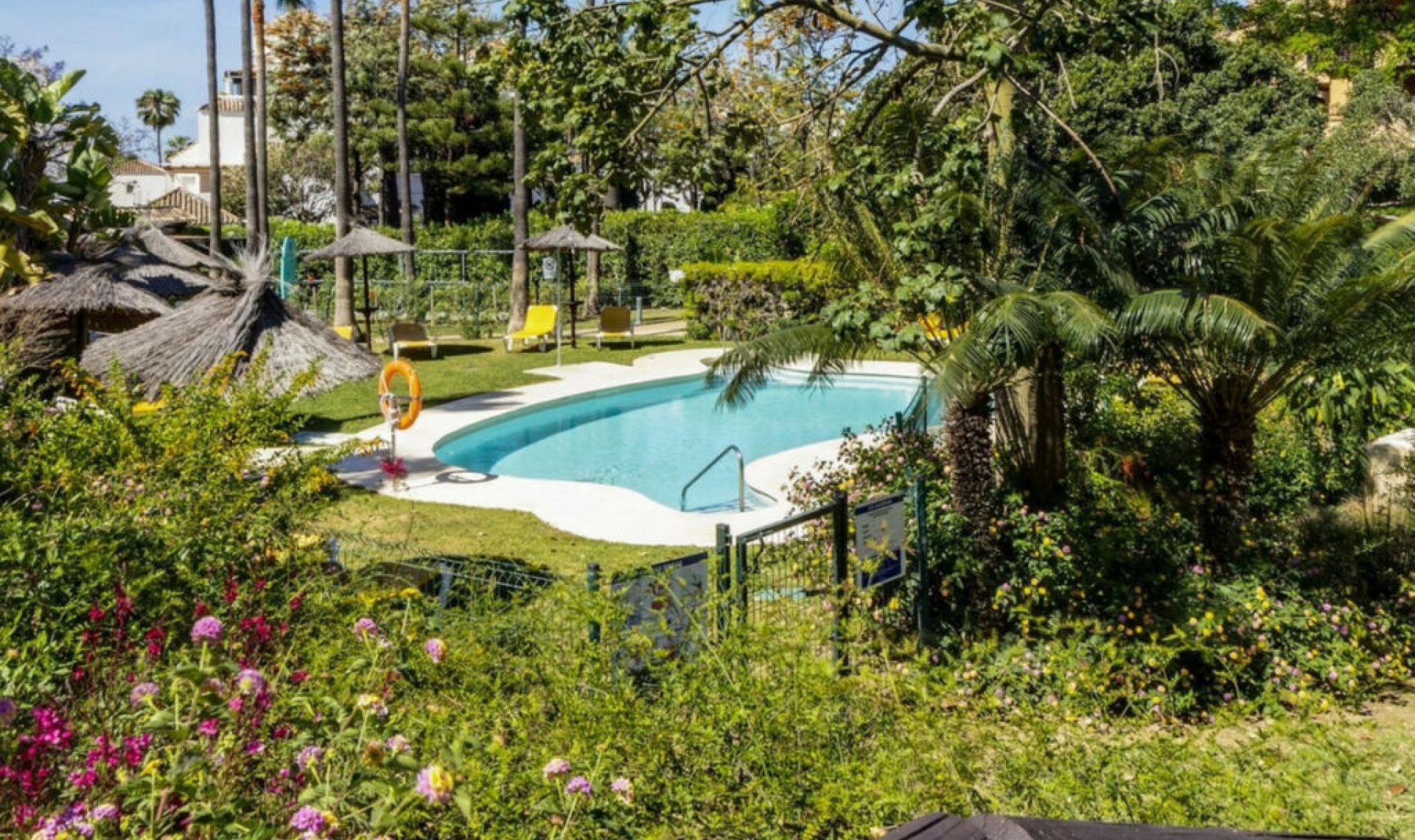 Resale - Apartment -
Bahía de Marbella