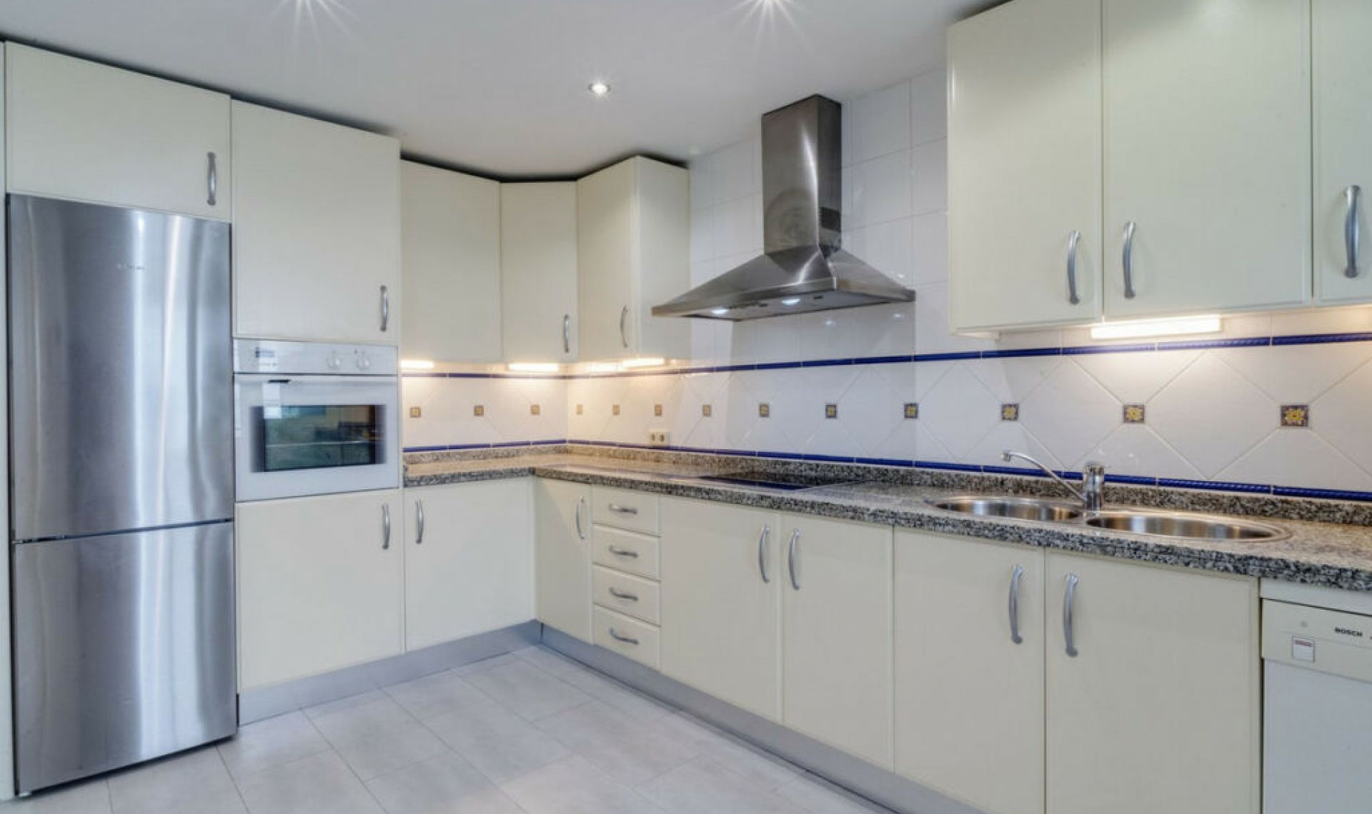 Resale - Apartment -
Bahía de Marbella