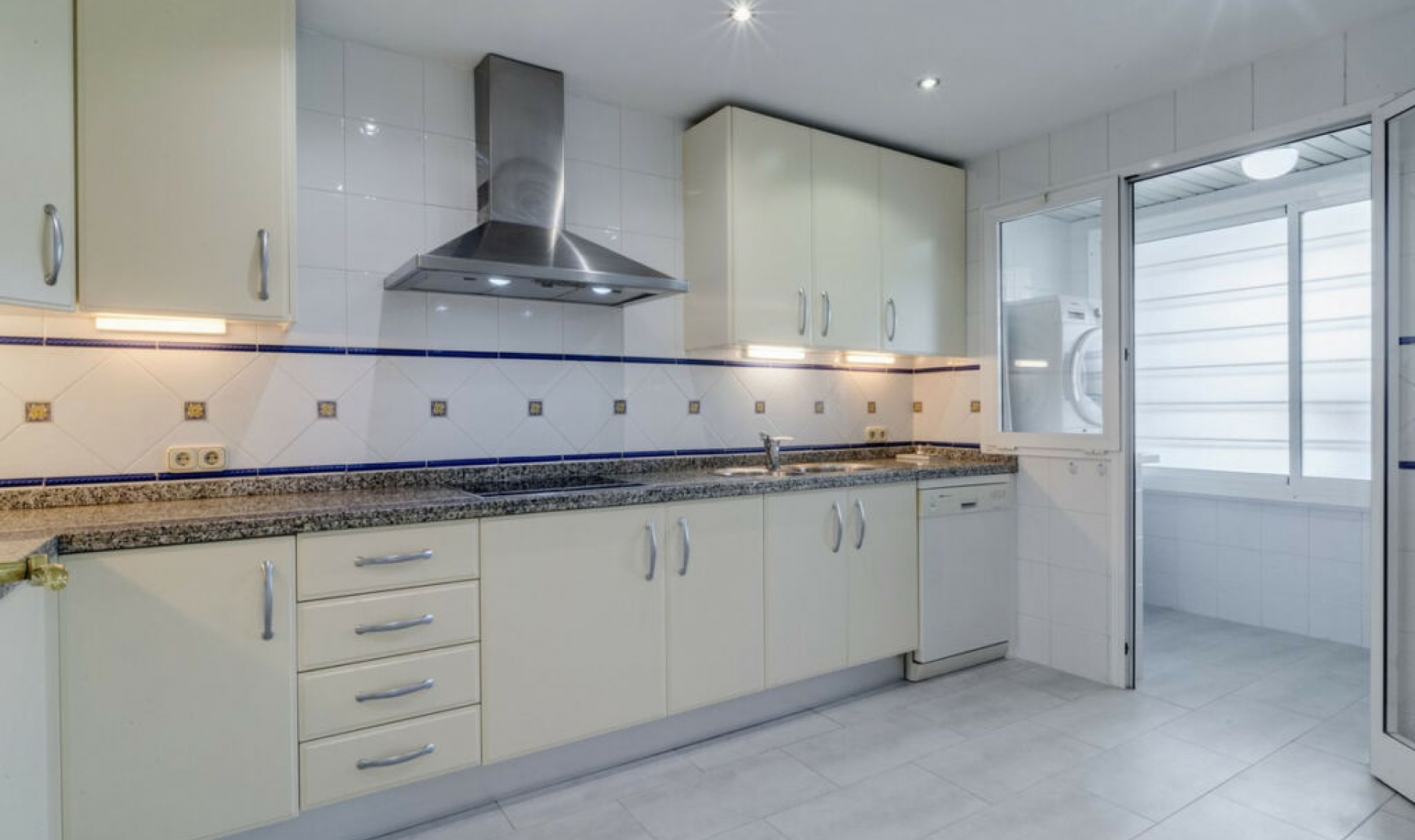 Resale - Apartment -
Bahía de Marbella