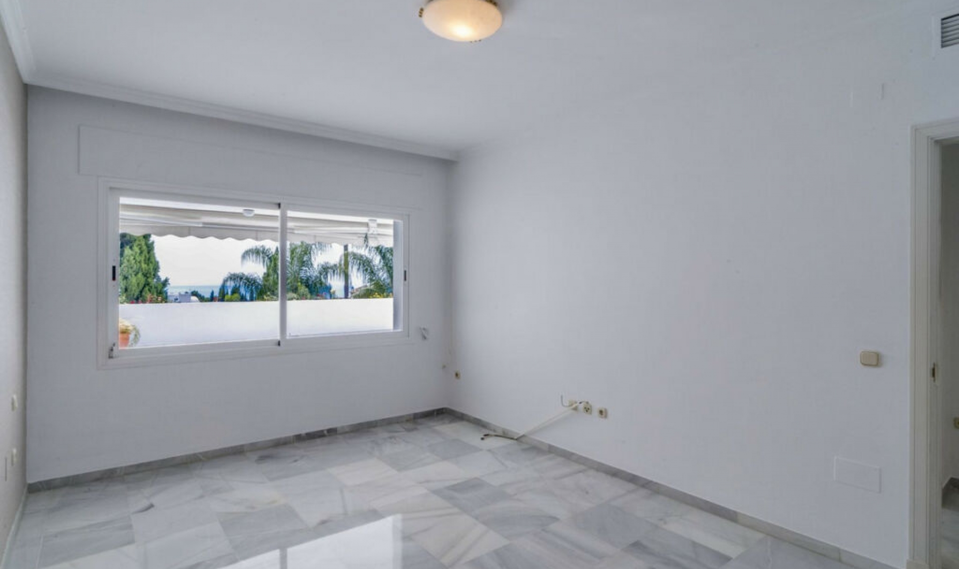 Resale - Apartment -
Bahía de Marbella