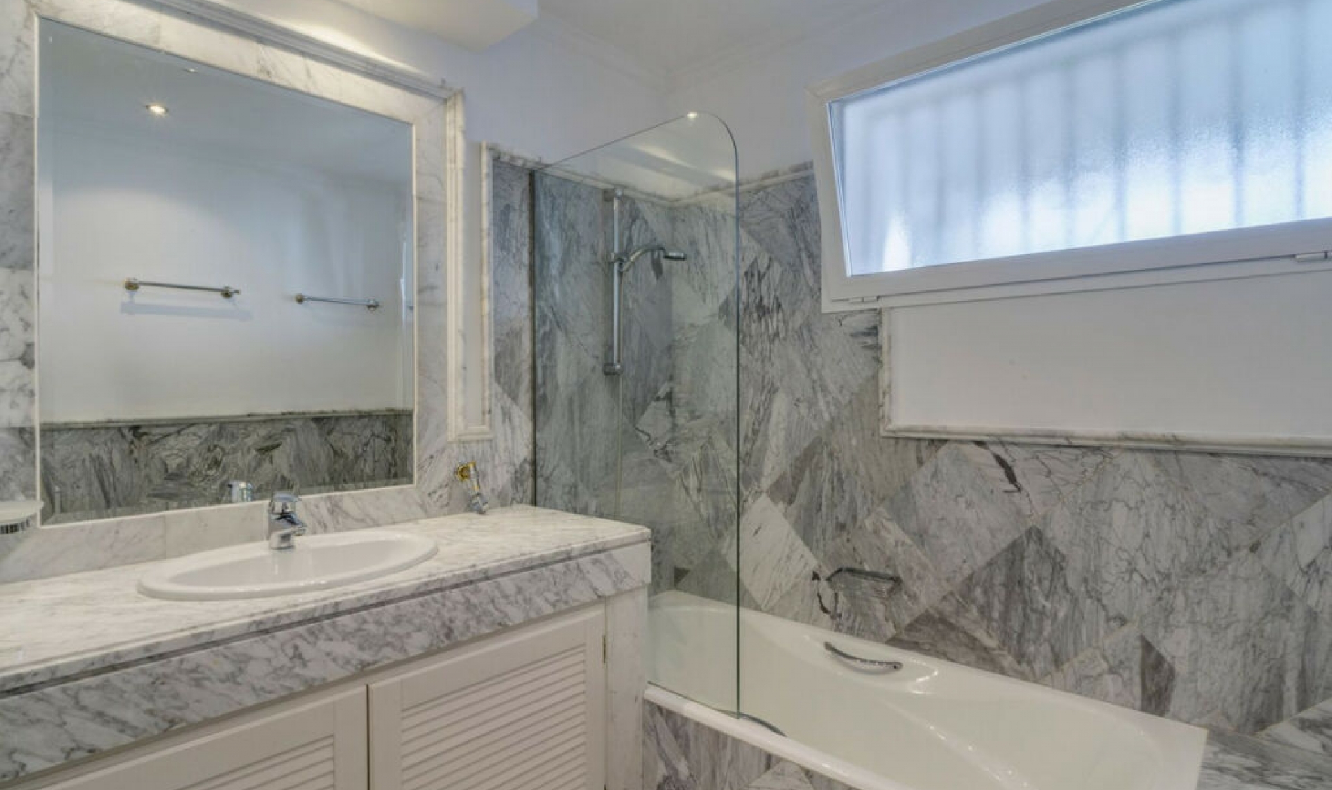 Resale - Apartment -
Bahía de Marbella