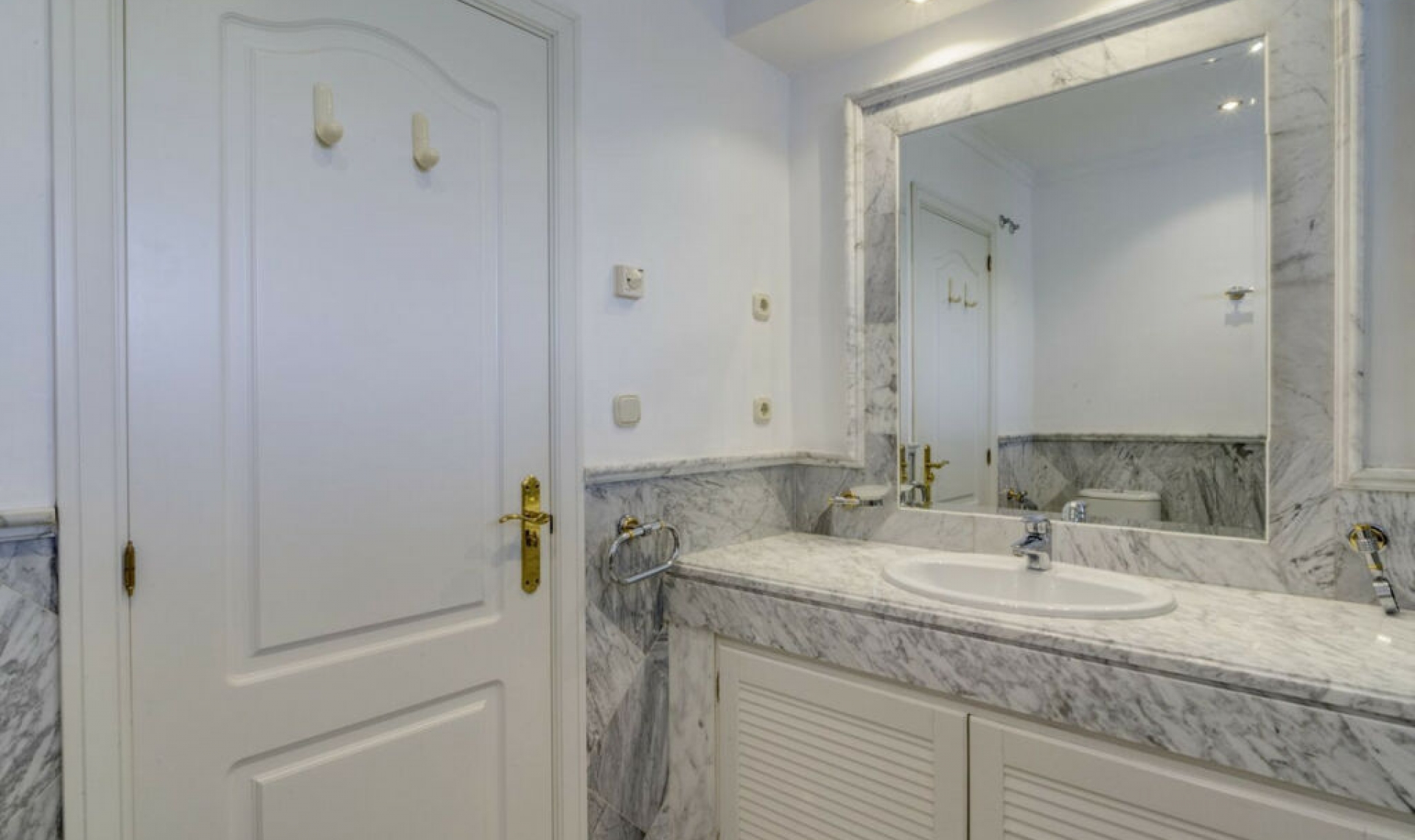 Resale - Apartment -
Bahía de Marbella