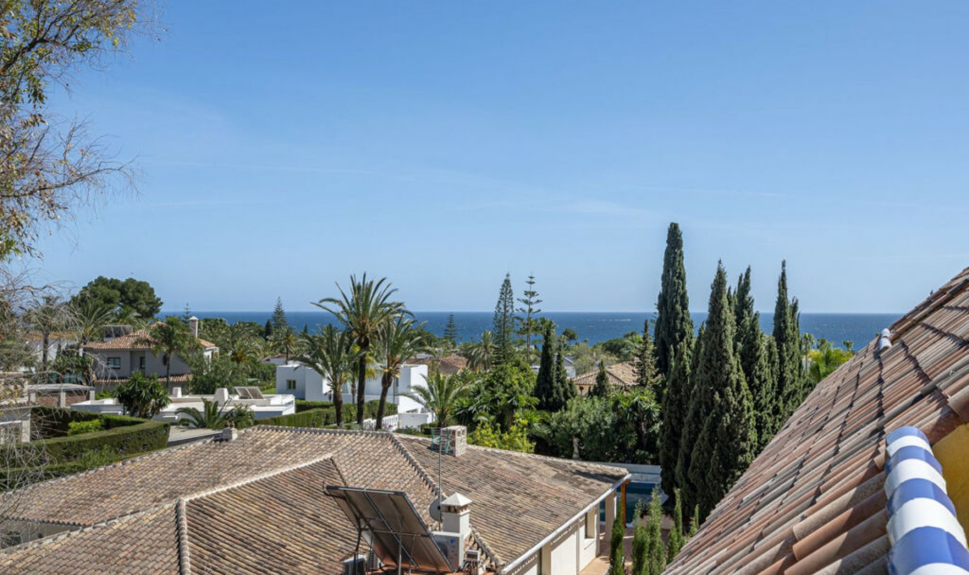 Resale - Apartment -
Bahía de Marbella