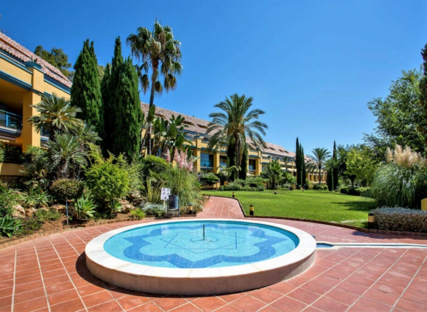 Resale - Apartment -
Bahía de Marbella