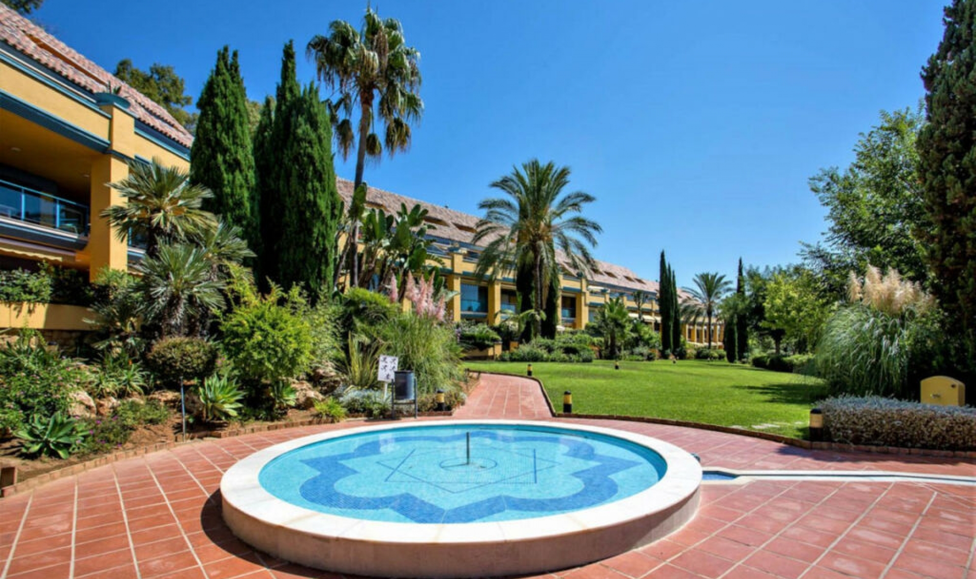 Resale - Apartment -
Bahía de Marbella