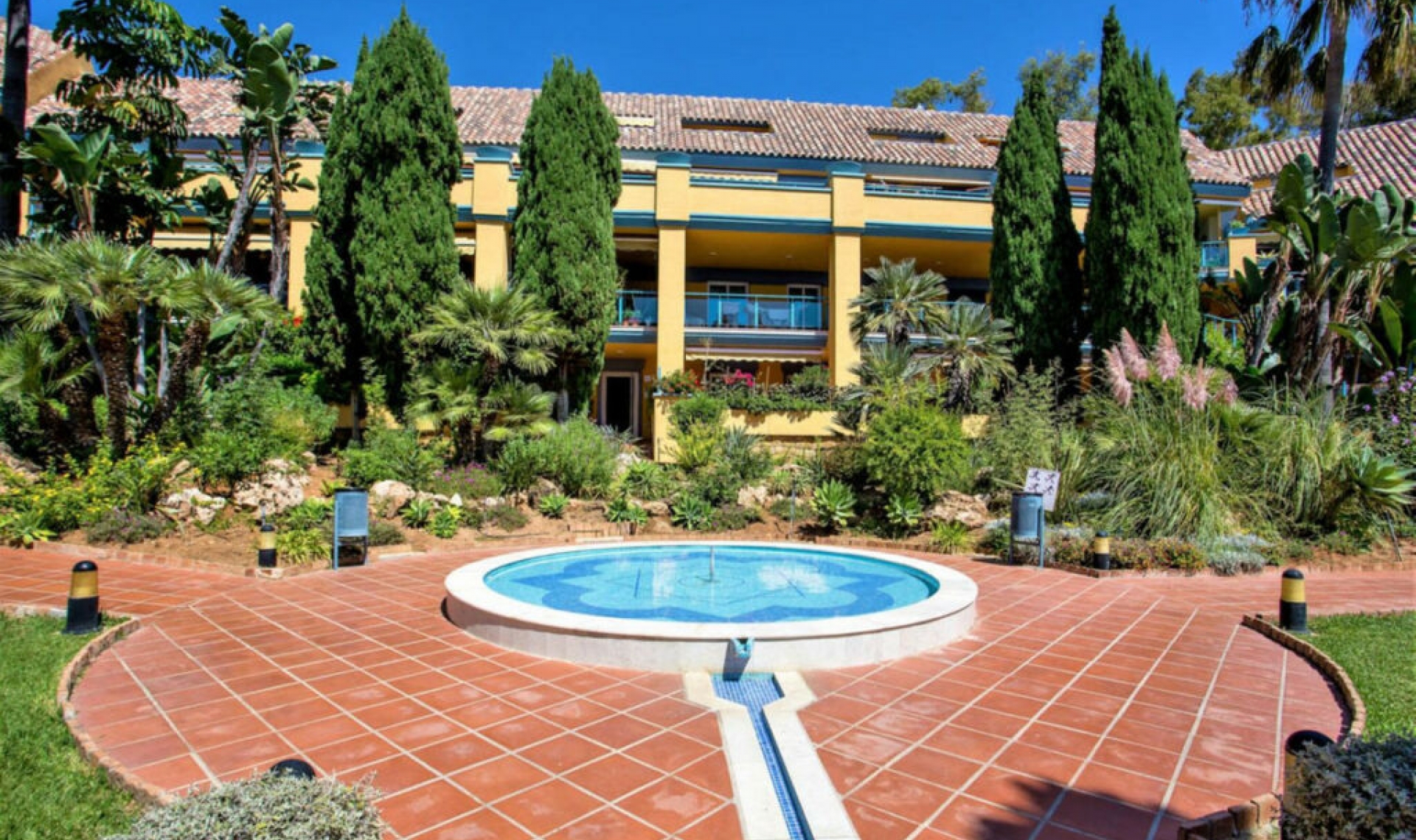 Resale - Apartment -
Bahía de Marbella