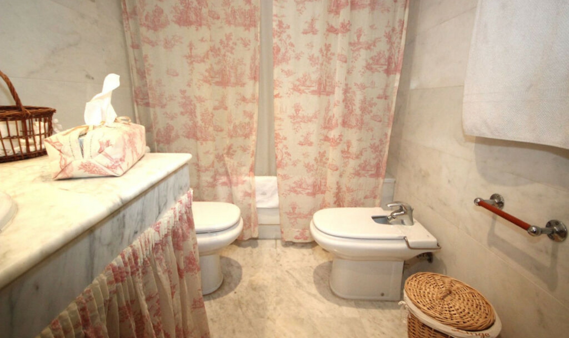 Resale - Apartment -
Bahía de Marbella