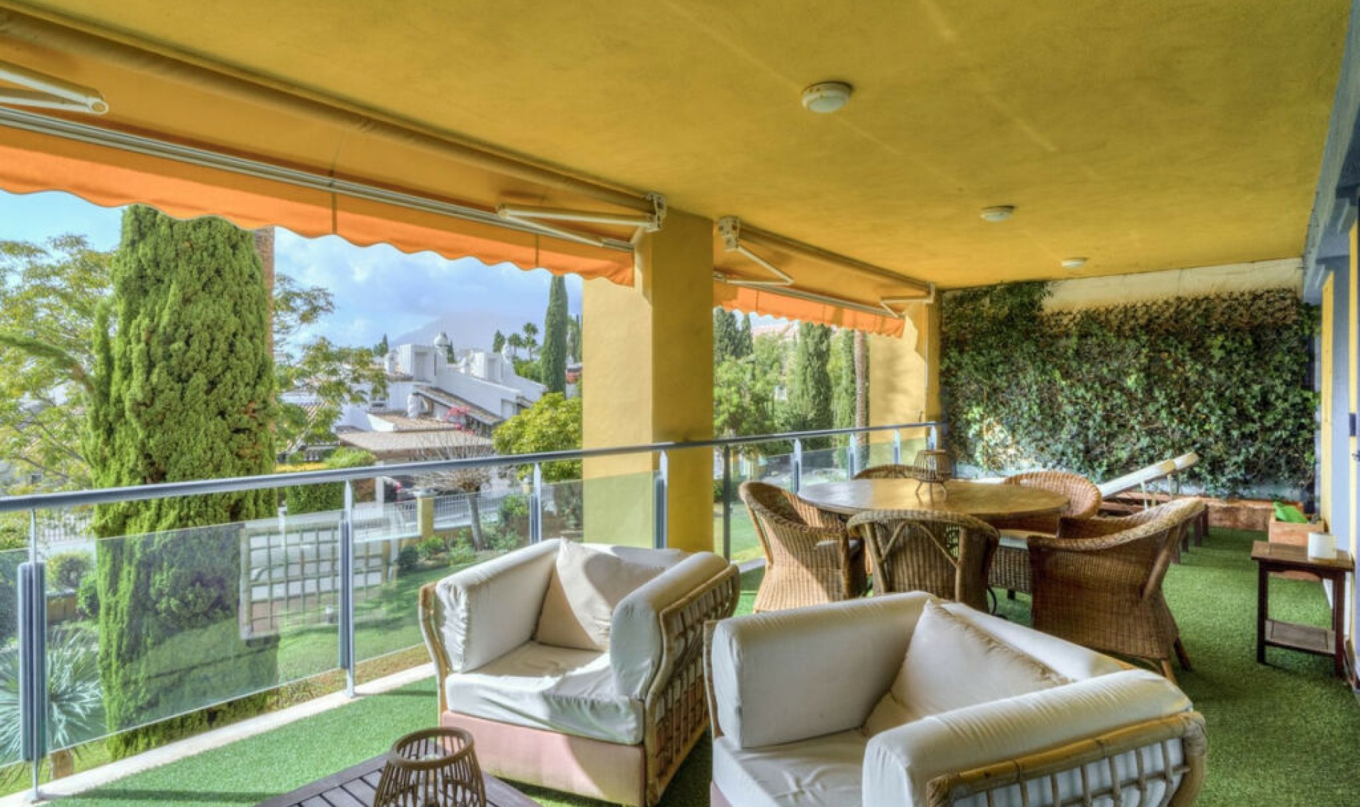 Resale - Apartment -
Bahía de Marbella