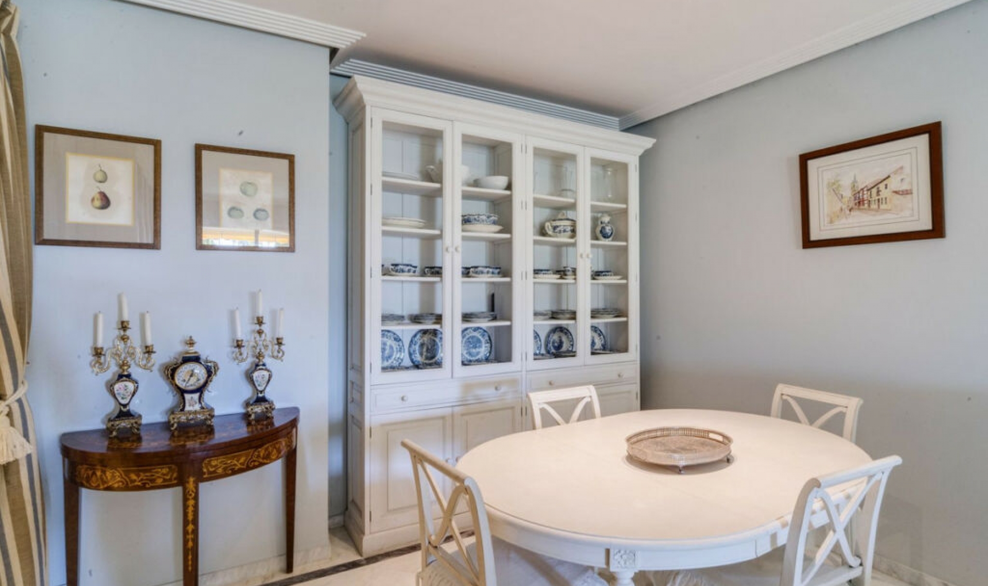 Resale - Apartment -
Bahía de Marbella