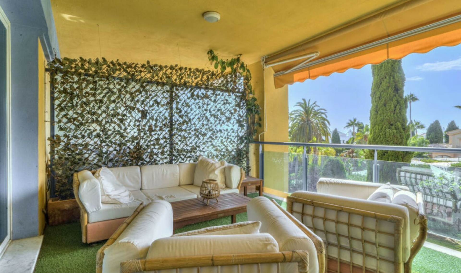 Resale - Apartment -
Bahía de Marbella