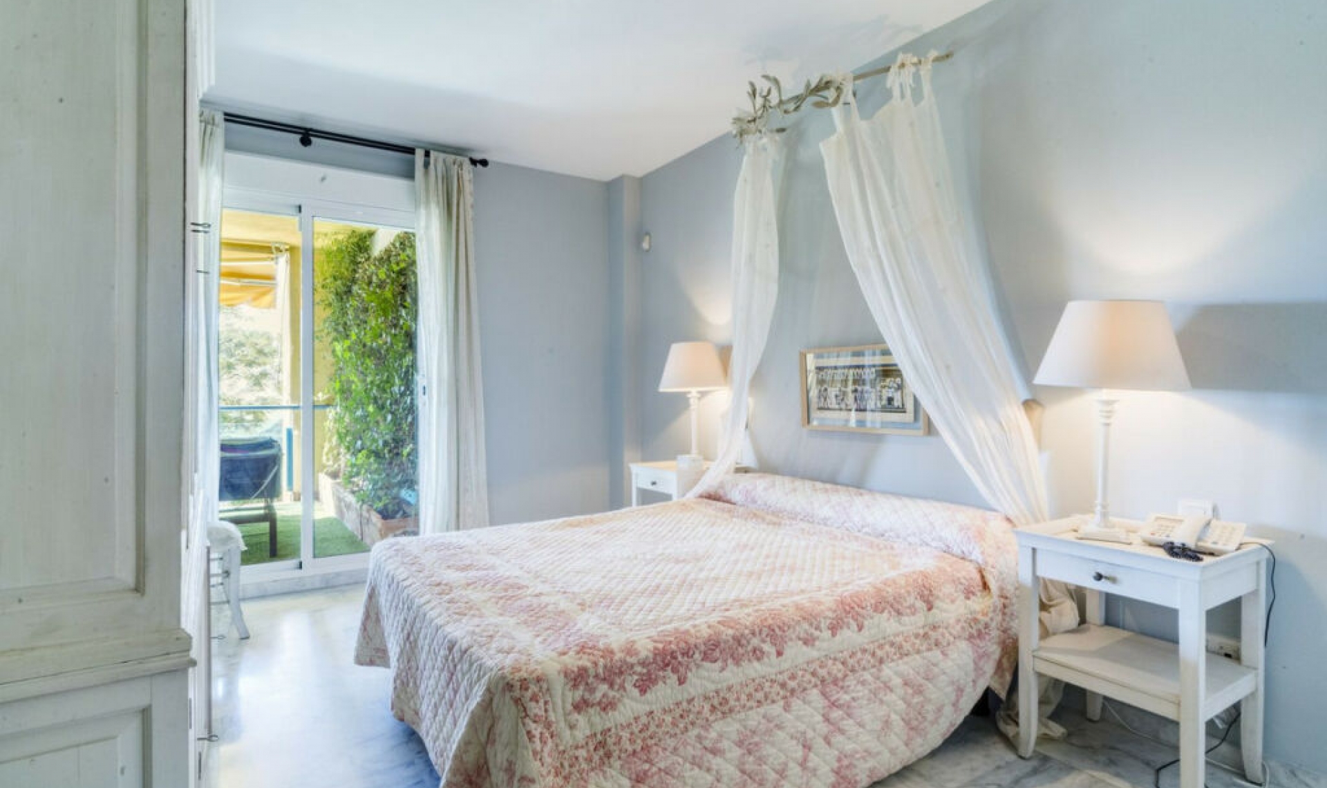 Resale - Apartment -
Bahía de Marbella