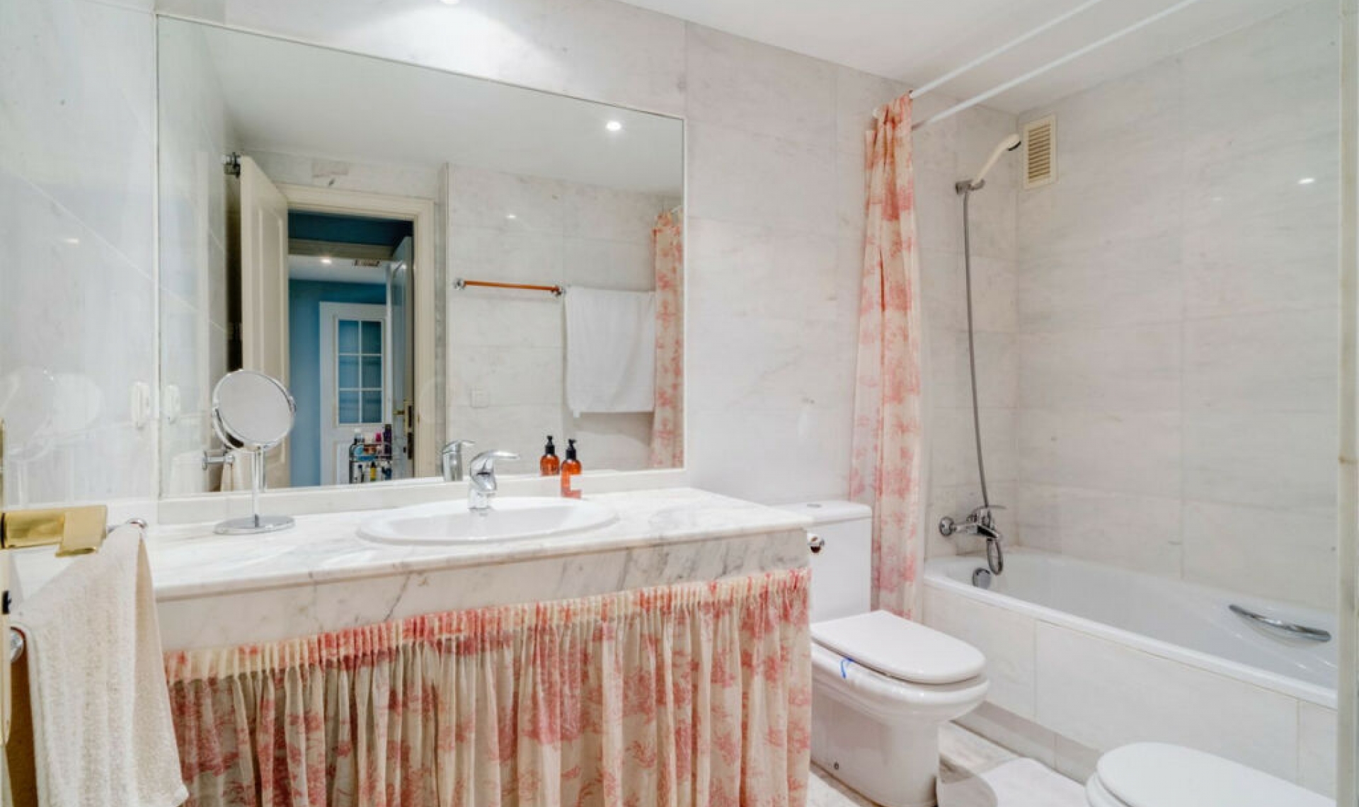 Resale - Apartment -
Bahía de Marbella