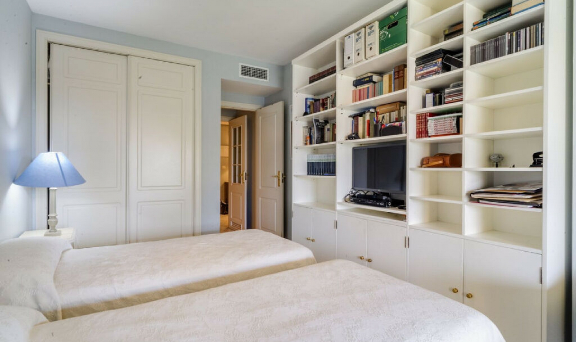 Resale - Apartment -
Bahía de Marbella