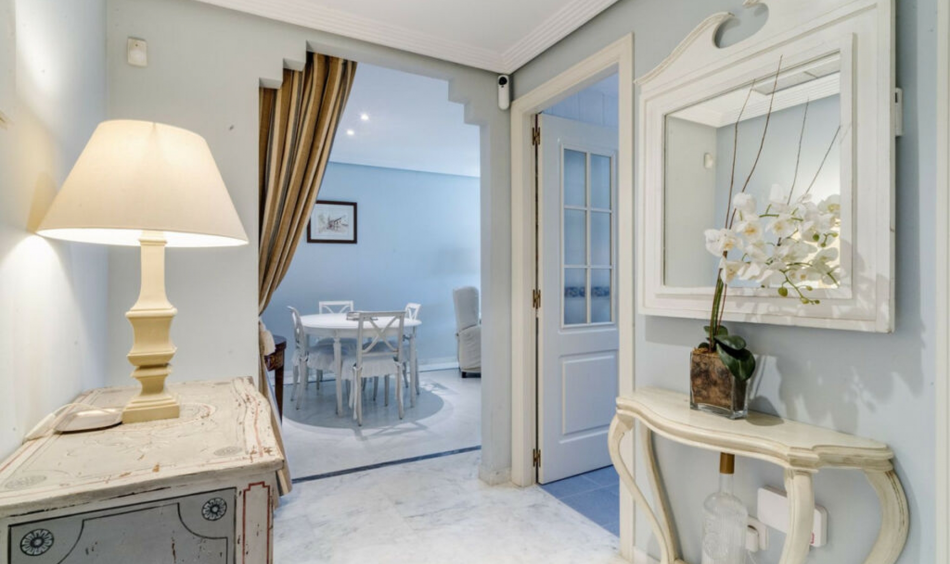 Resale - Apartment -
Bahía de Marbella