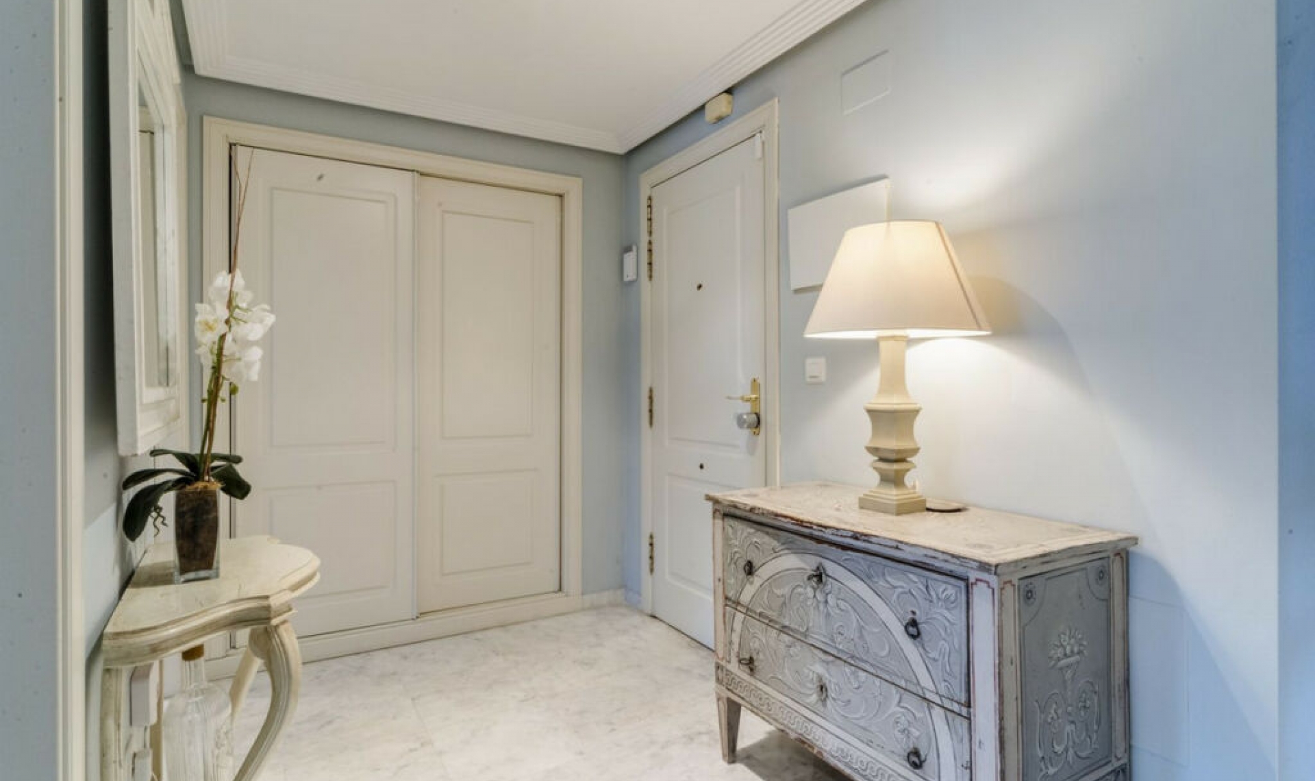 Resale - Apartment -
Bahía de Marbella