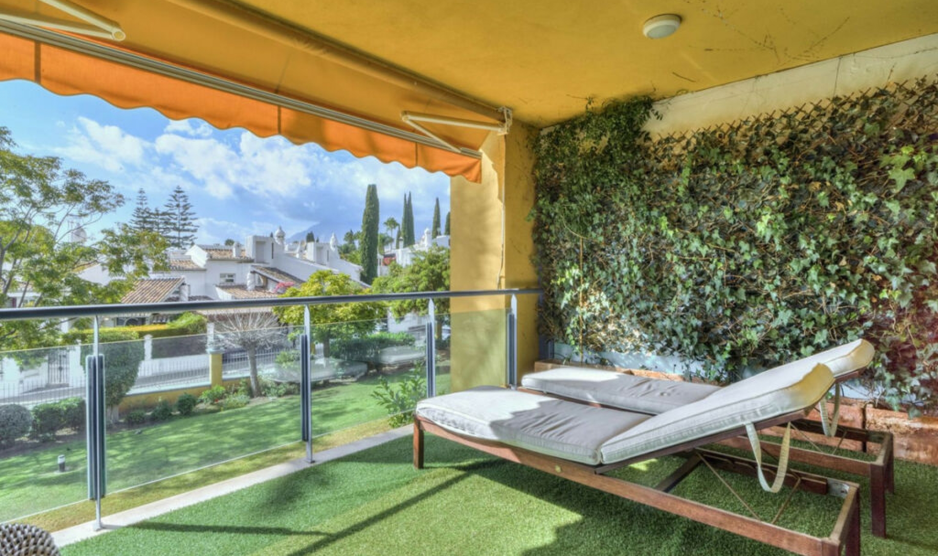 Resale - Apartment -
Bahía de Marbella