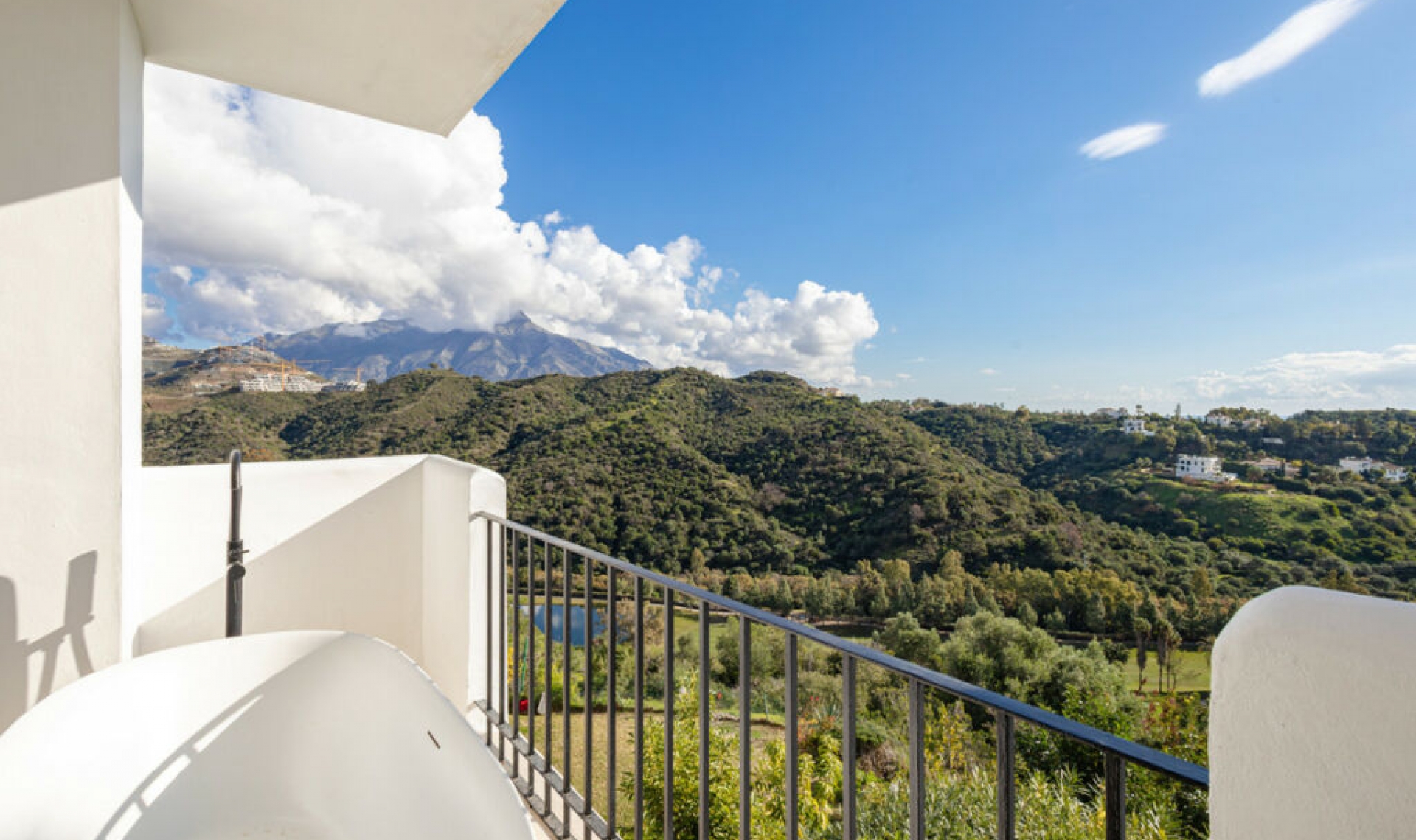 Resale - Apartment -
Benahavís