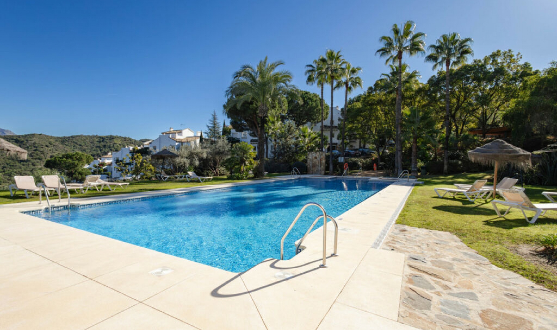 Resale - Apartment -
Benahavís