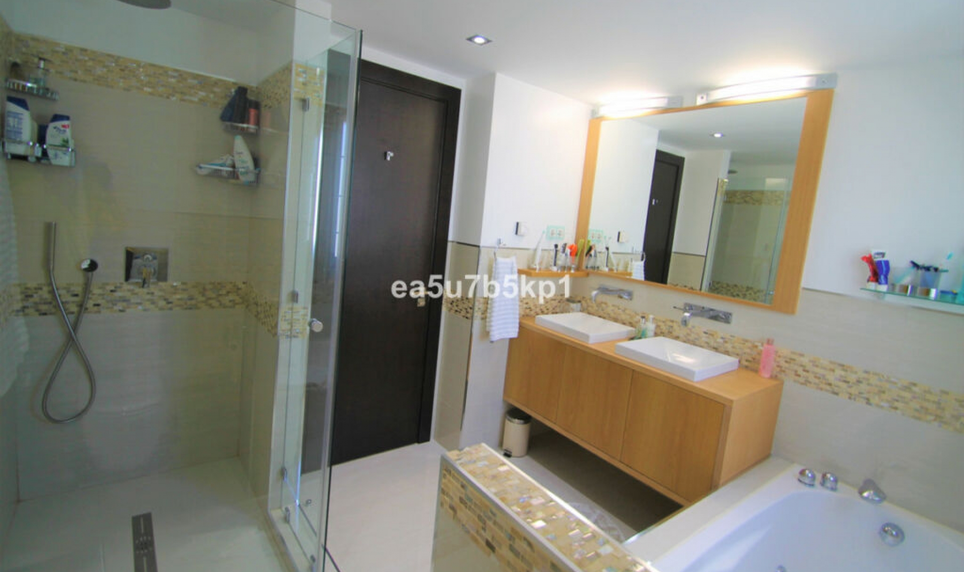 Resale - Apartment -
Benahavís