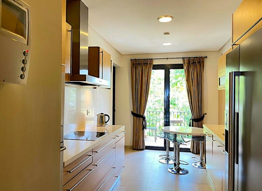 Resale - Apartment -
Benahavís