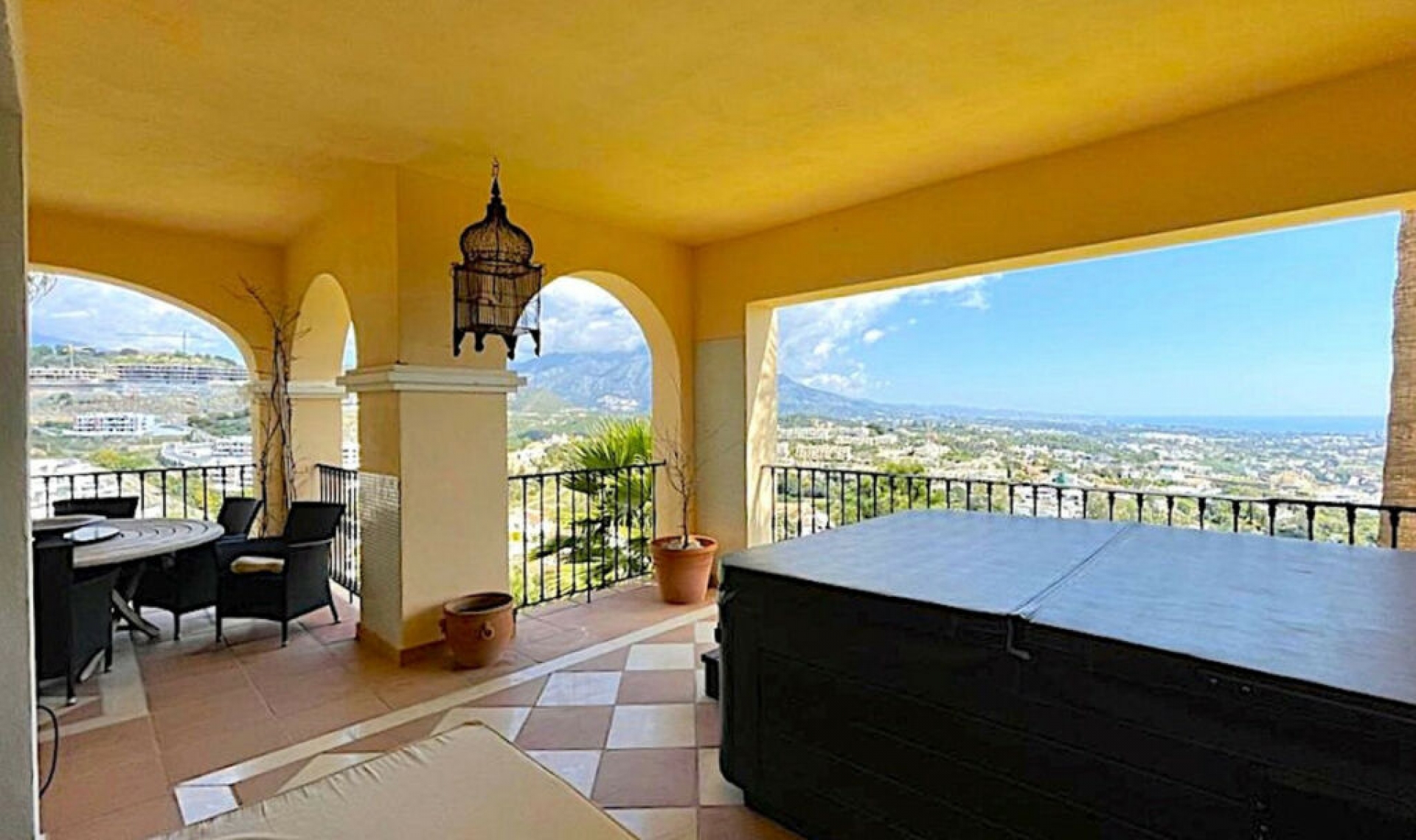 Resale - Apartment -
Benahavís