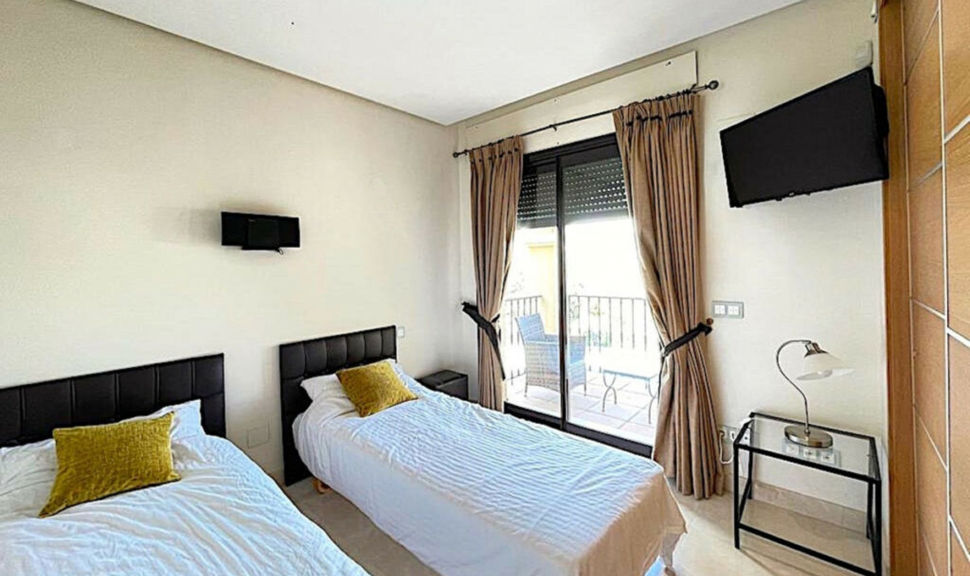 Resale - Apartment -
Benahavís