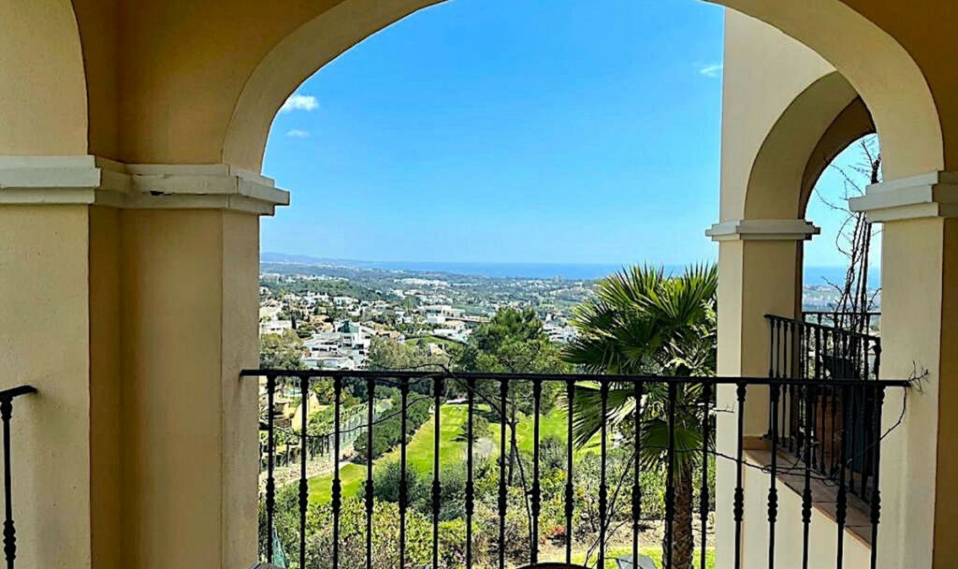 Resale - Apartment -
Benahavís