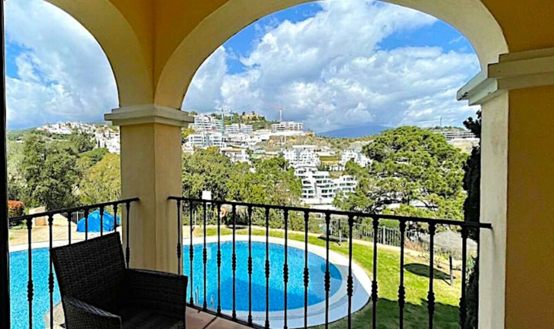 Resale - Apartment -
Benahavís