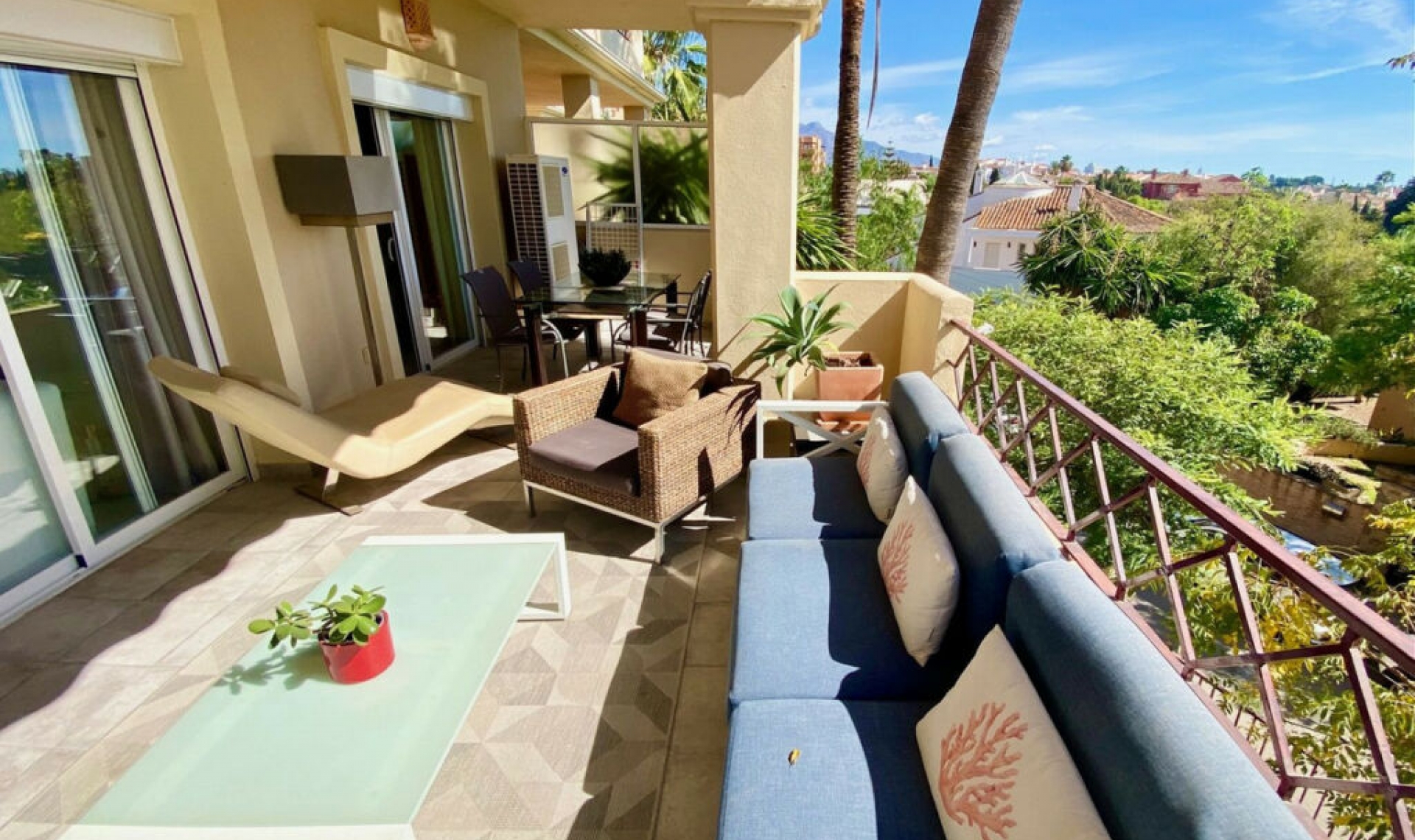 Resale - Apartment -
Benahavís