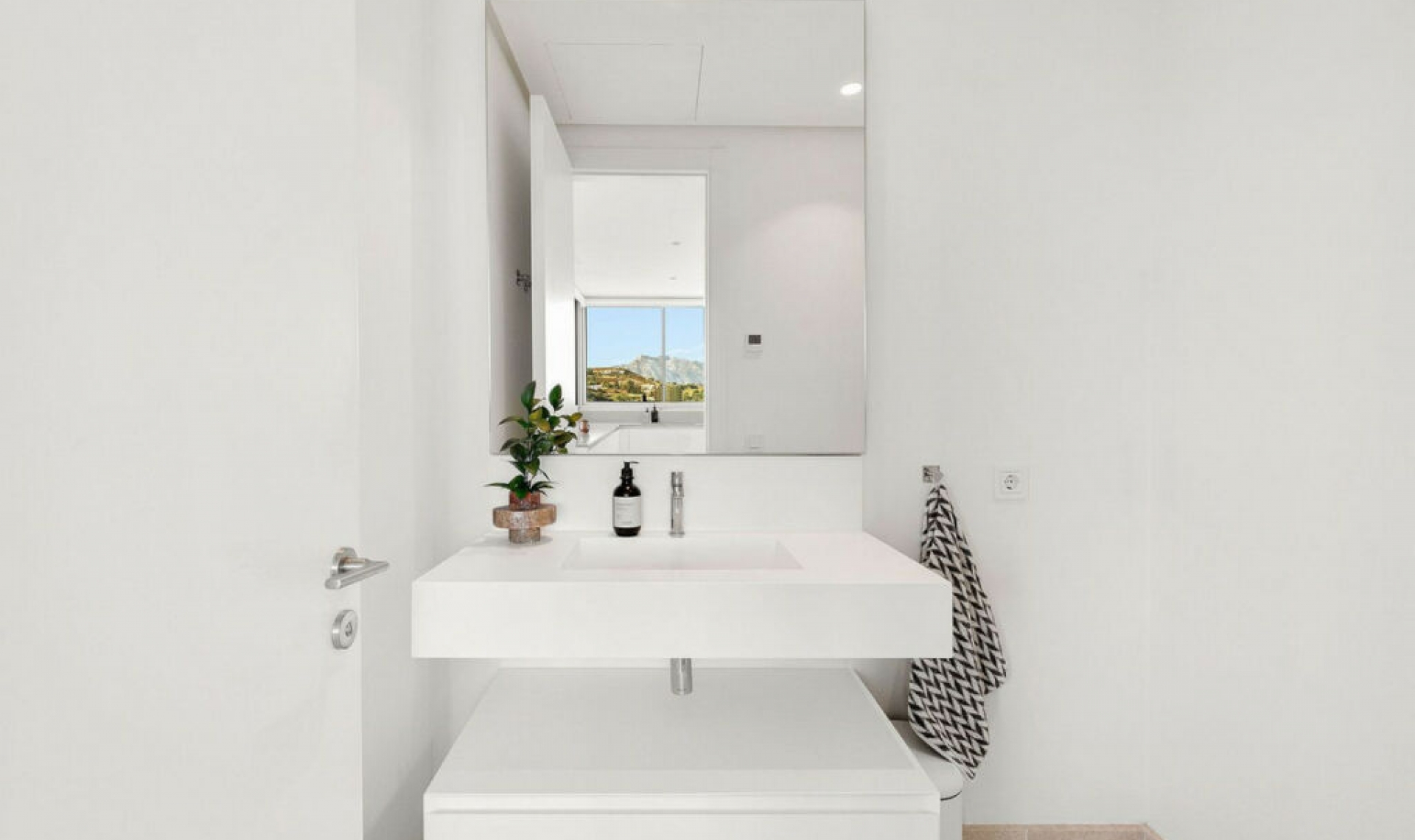 Resale - Apartment -
Benahavís