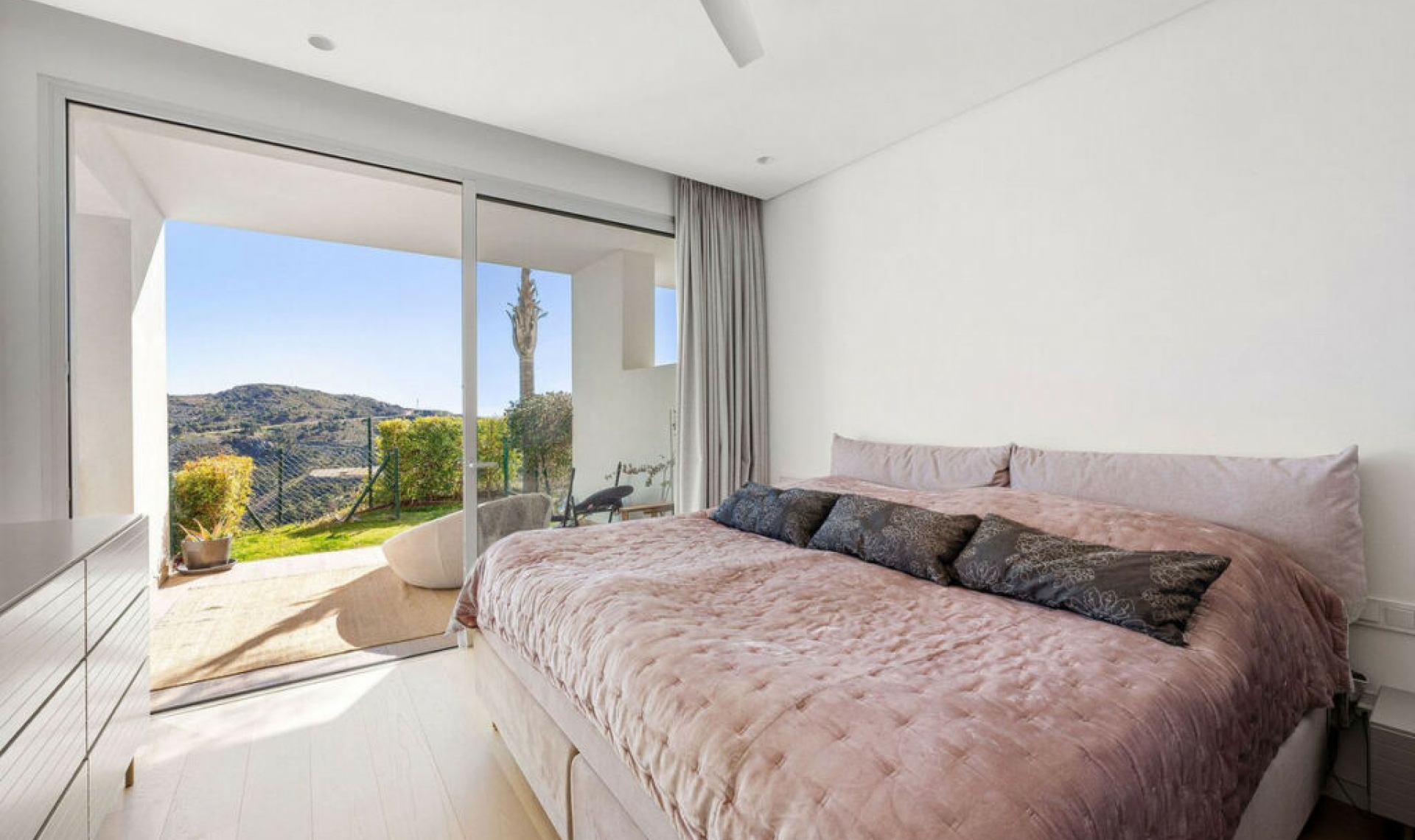 Resale - Apartment -
Benahavís