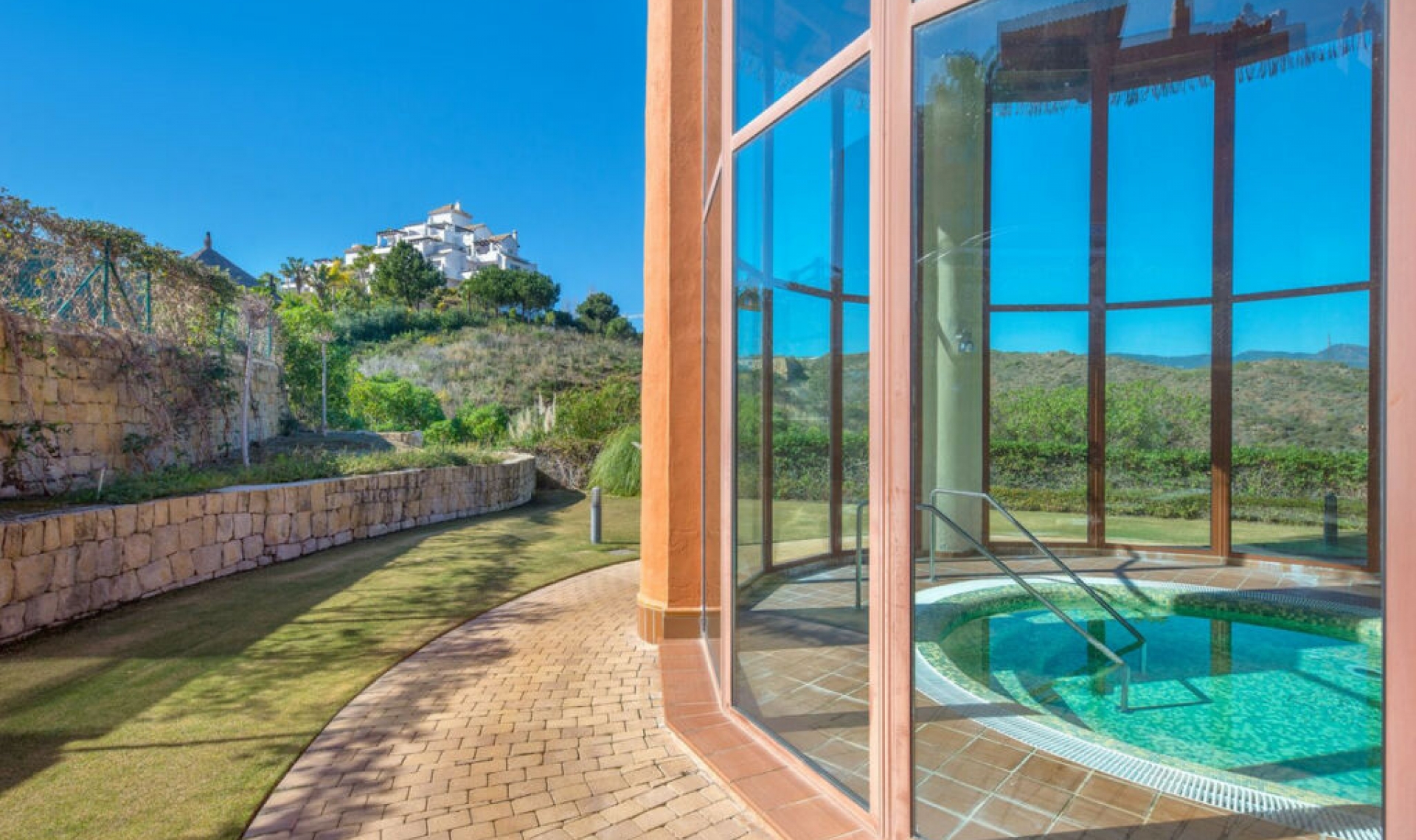 Resale - Apartment -
Benahavís