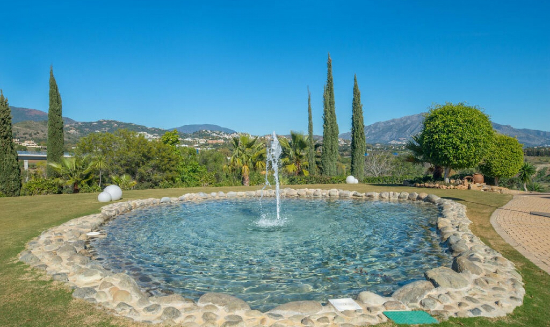 Resale - Apartment -
Benahavís