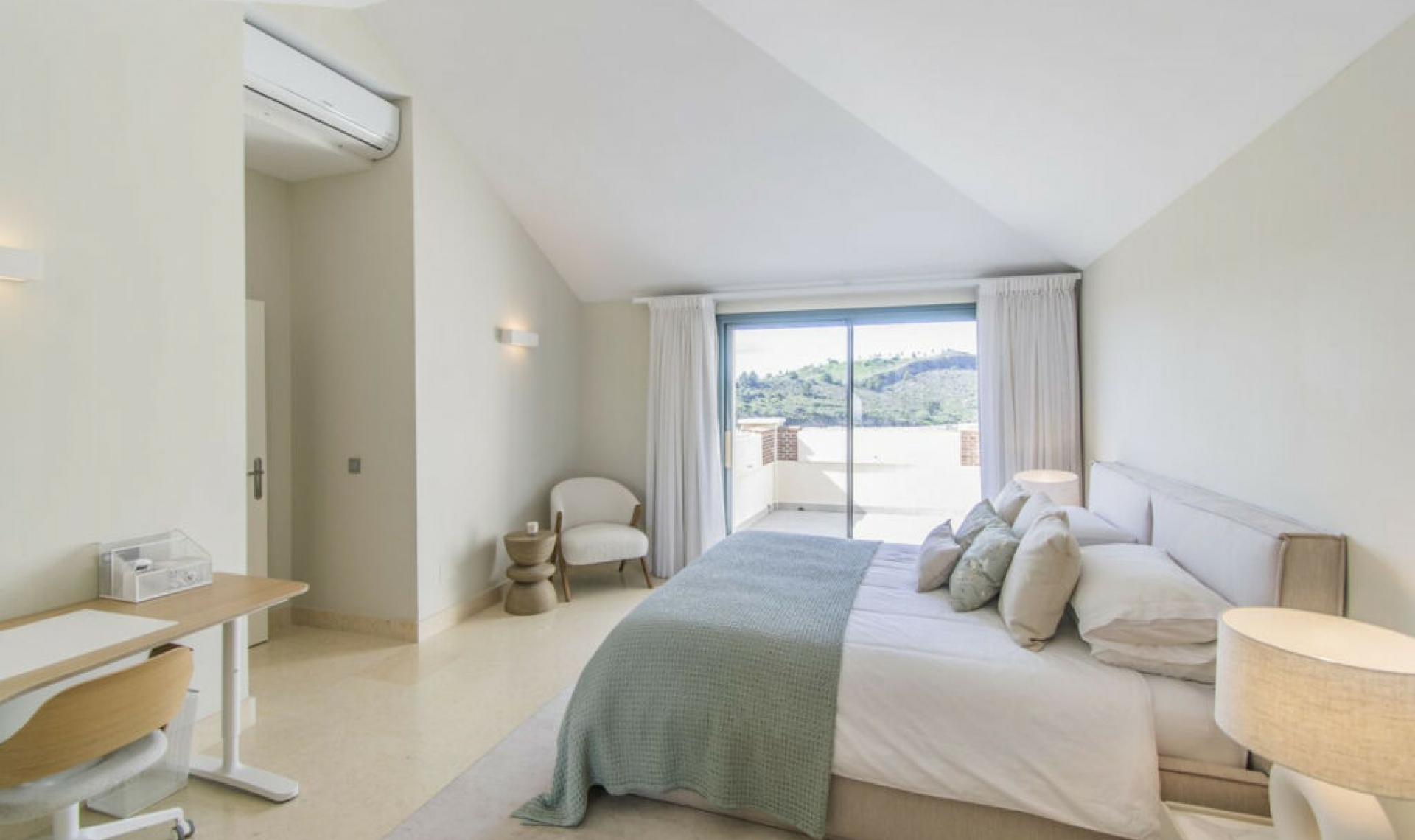 Resale - Apartment -
Benahavís