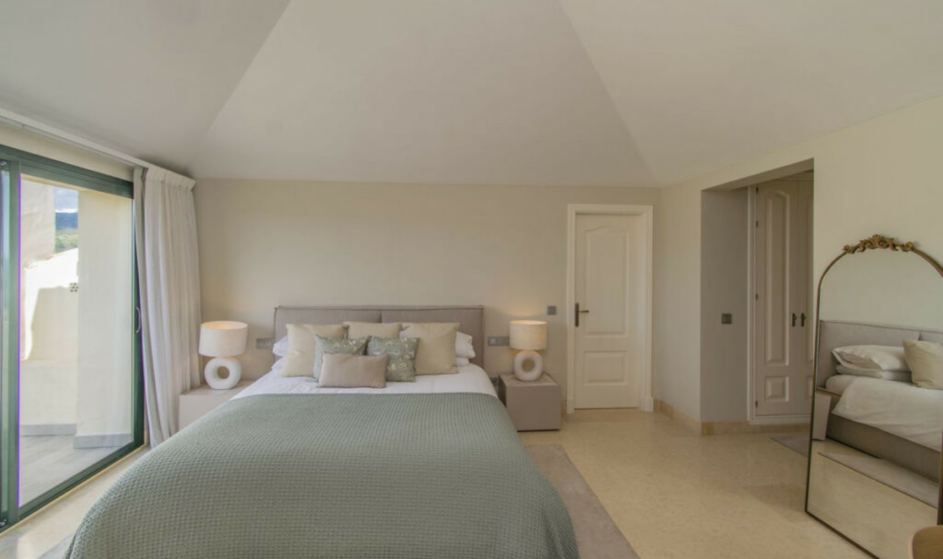 Resale - Apartment -
Benahavís