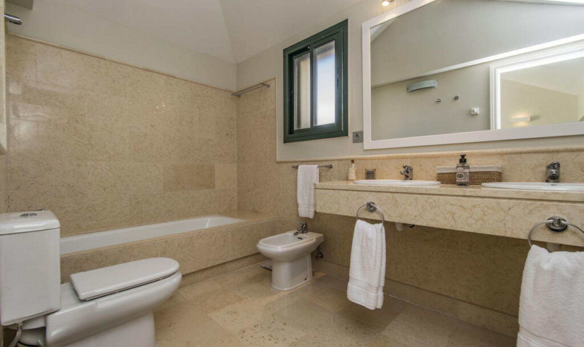 Resale - Apartment -
Benahavís