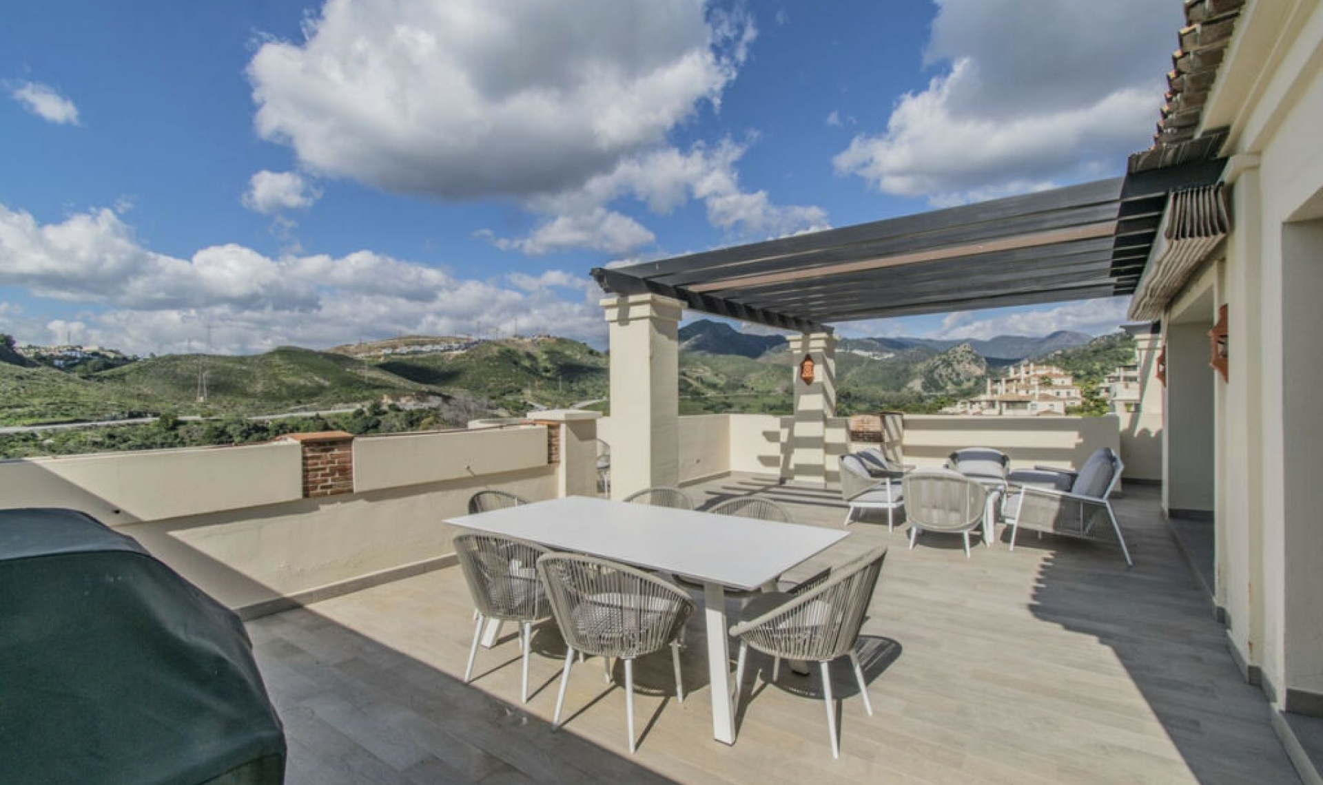 Resale - Apartment -
Benahavís