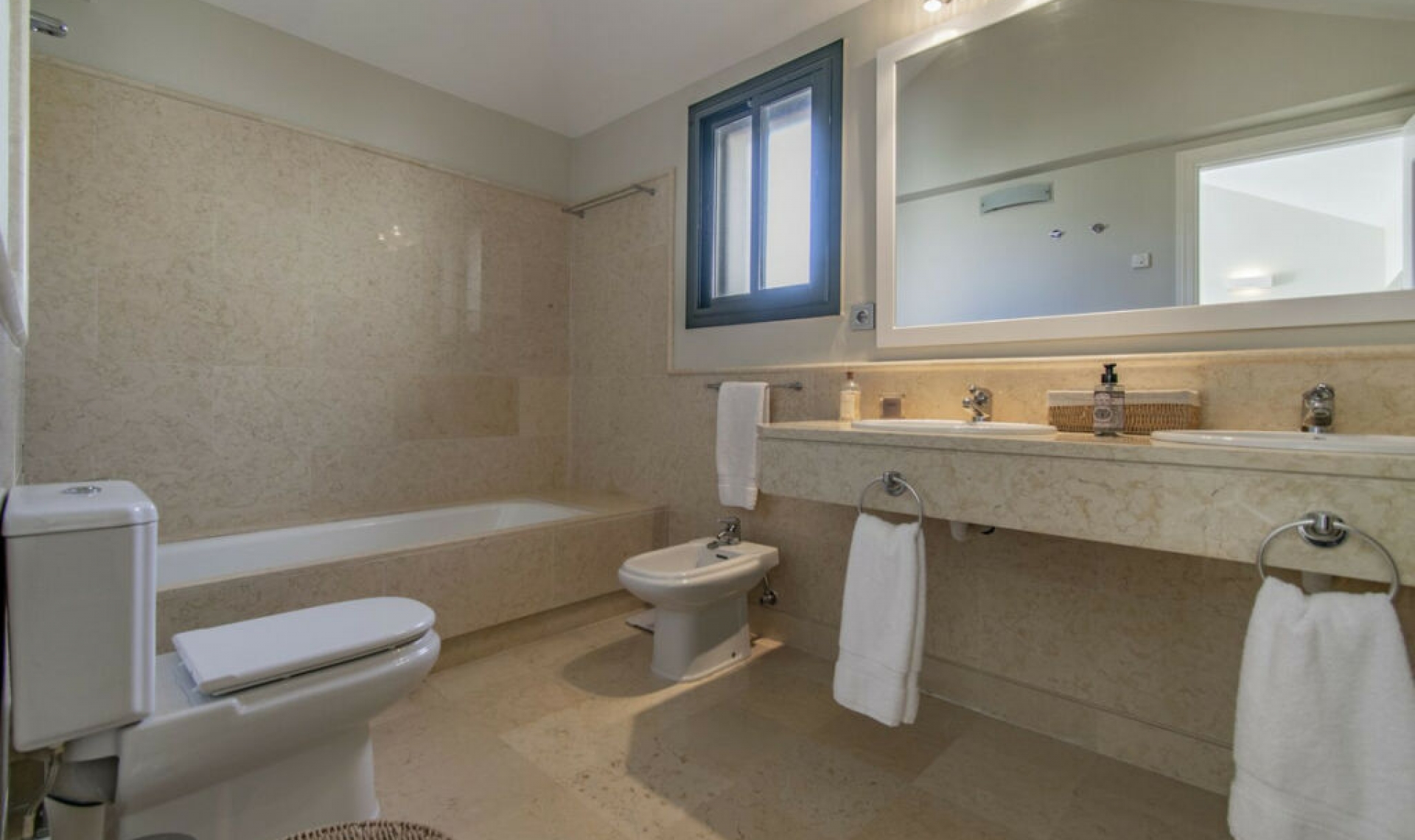 Resale - Apartment -
Benahavís