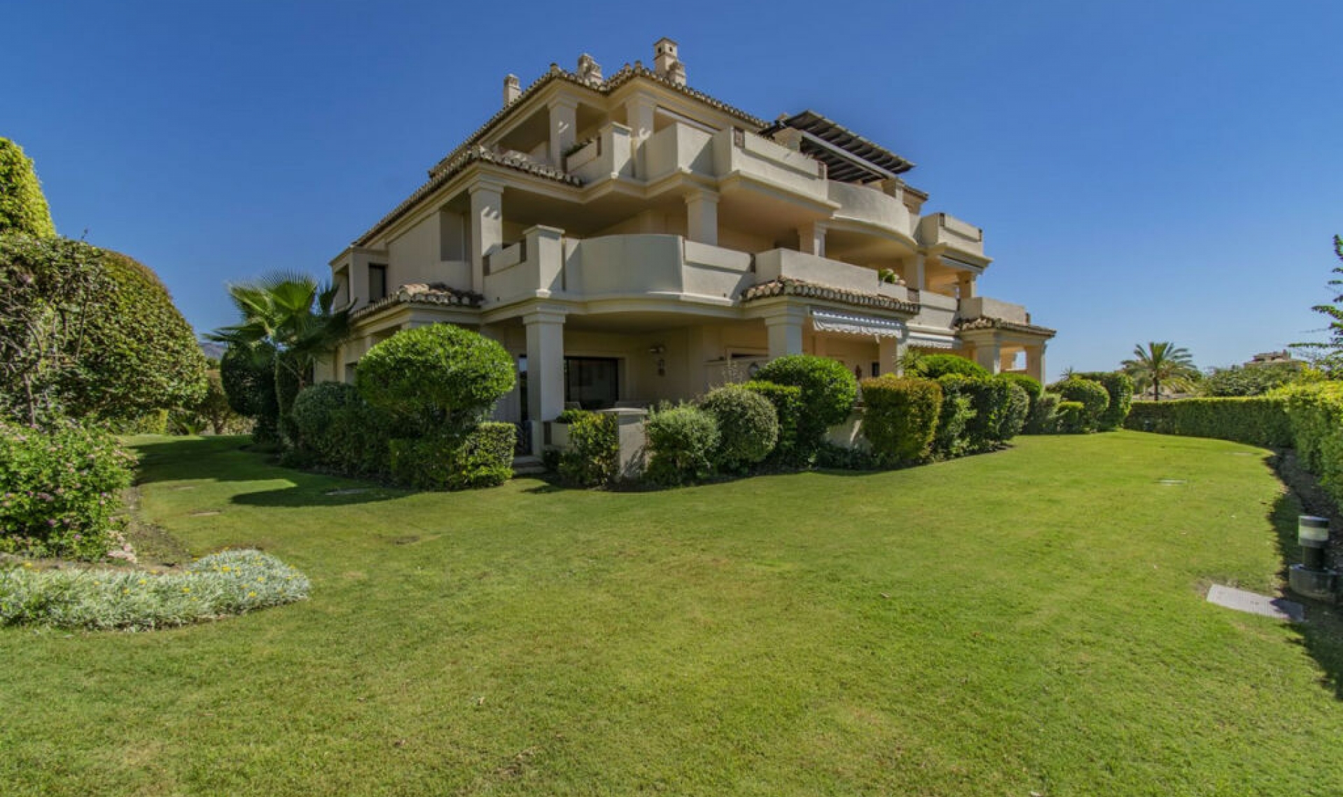 Resale - Apartment -
Benahavís