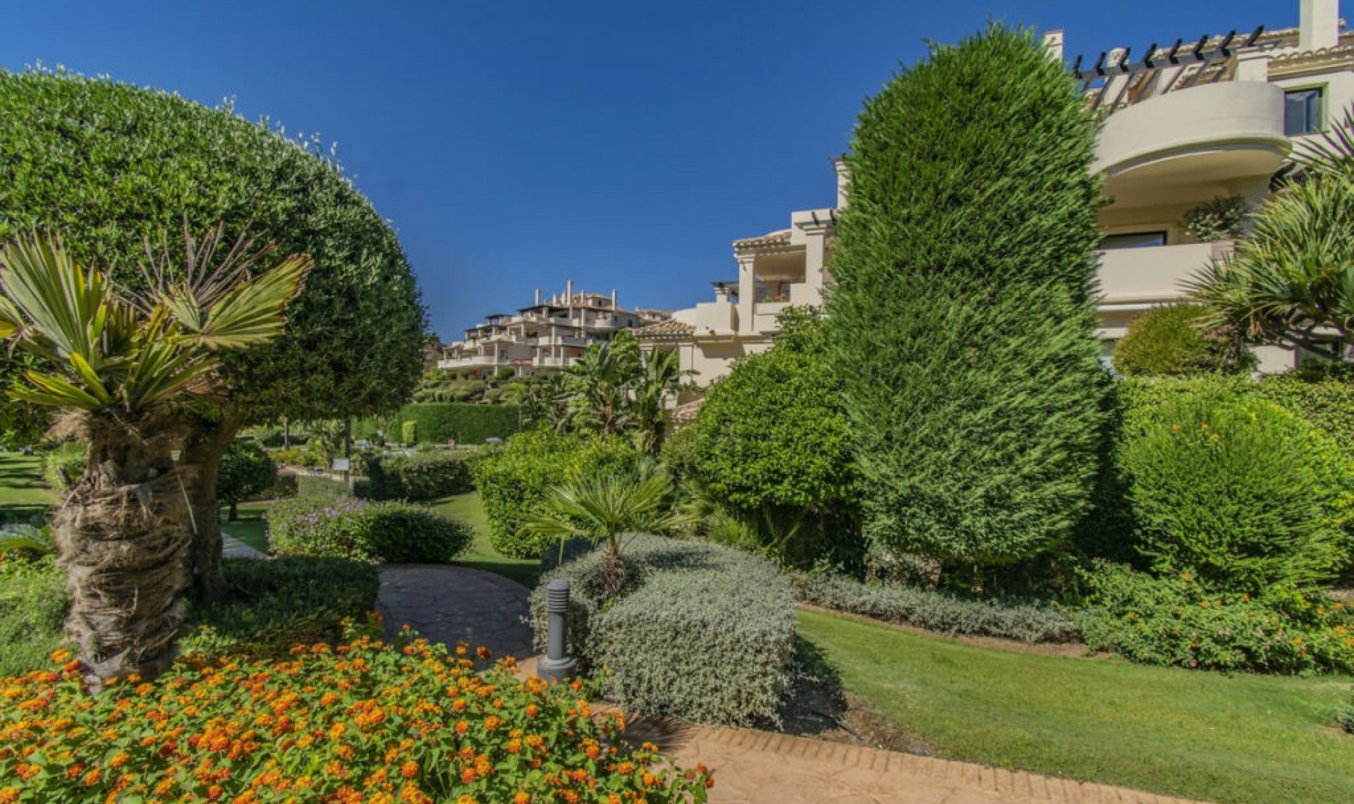 Resale - Apartment -
Benahavís